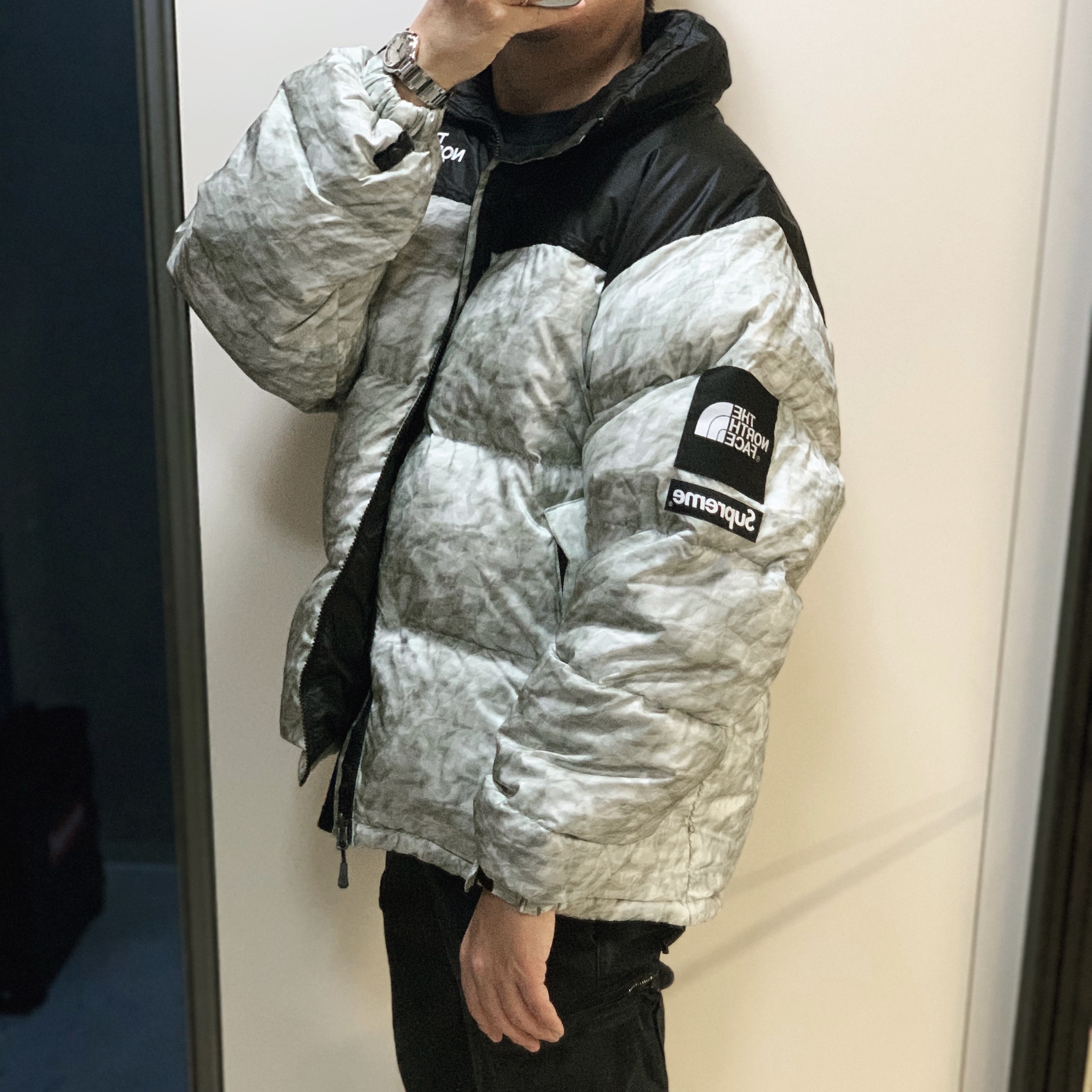 Supreme x The North Face Paper Print Nuptse Jacket - 19FW 착용 스타일 - 2