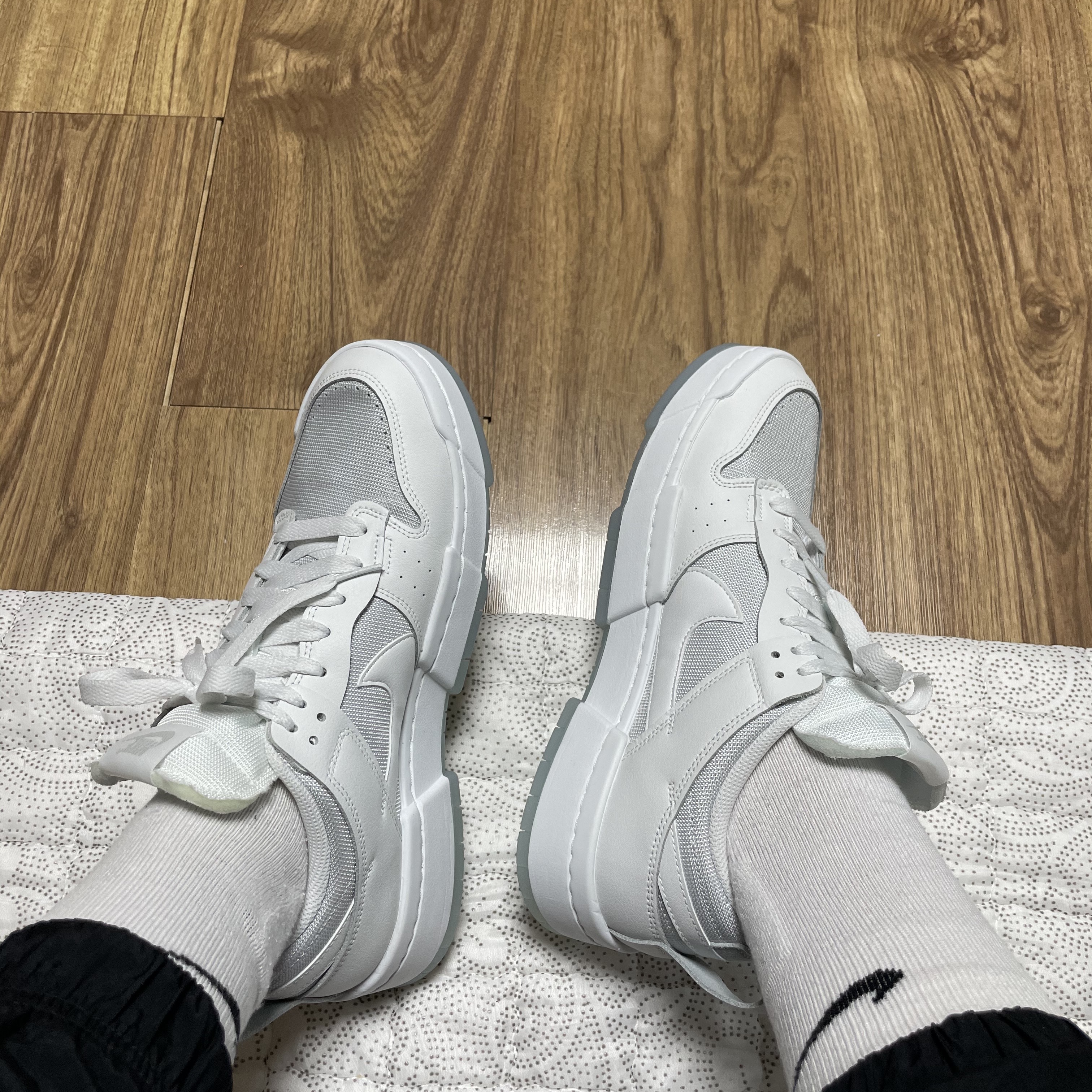(W) Nike Dunk Low Disrupt Photon Dust 착용 스타일