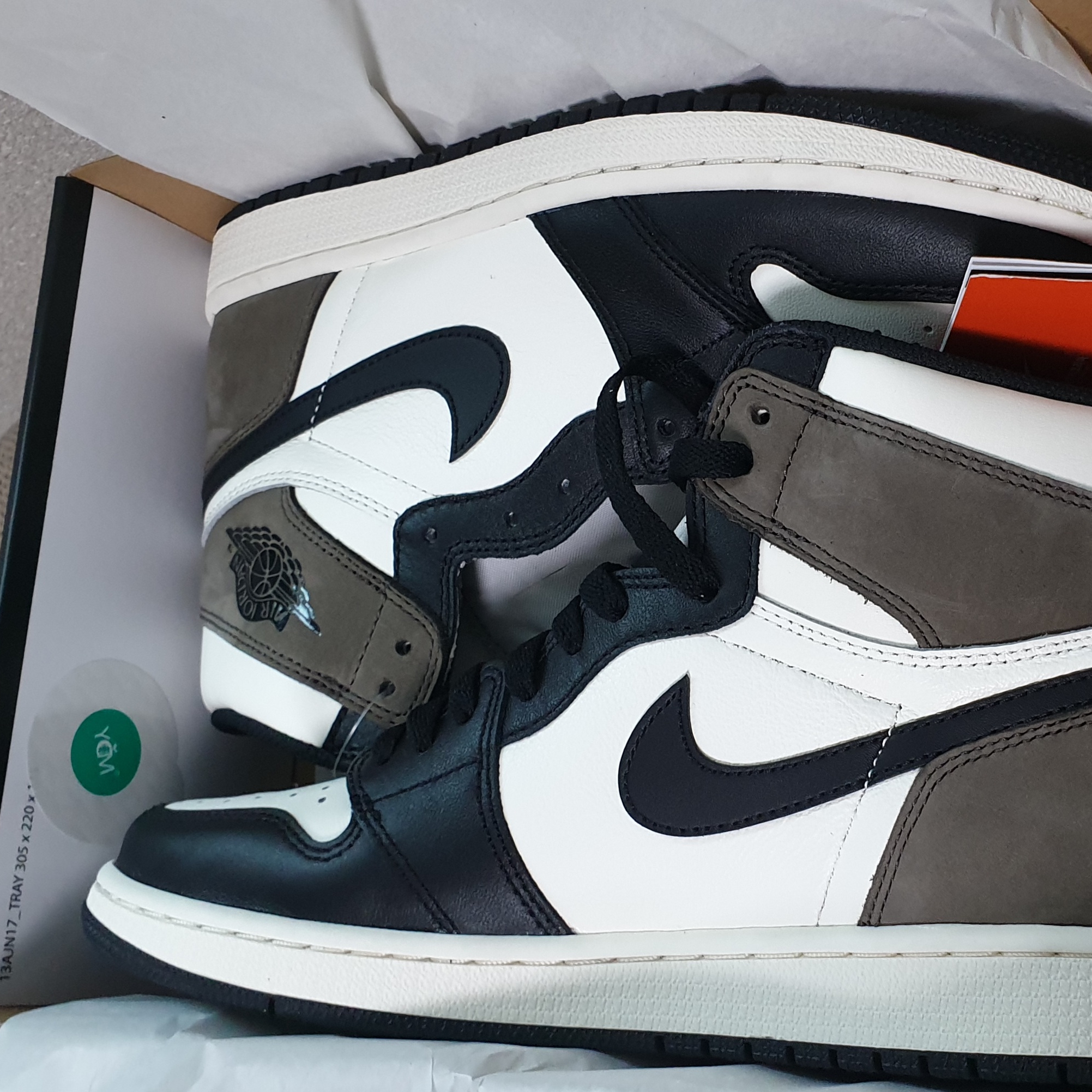 Jordan 1 Retro High OG Black Mocha 착용 스타일