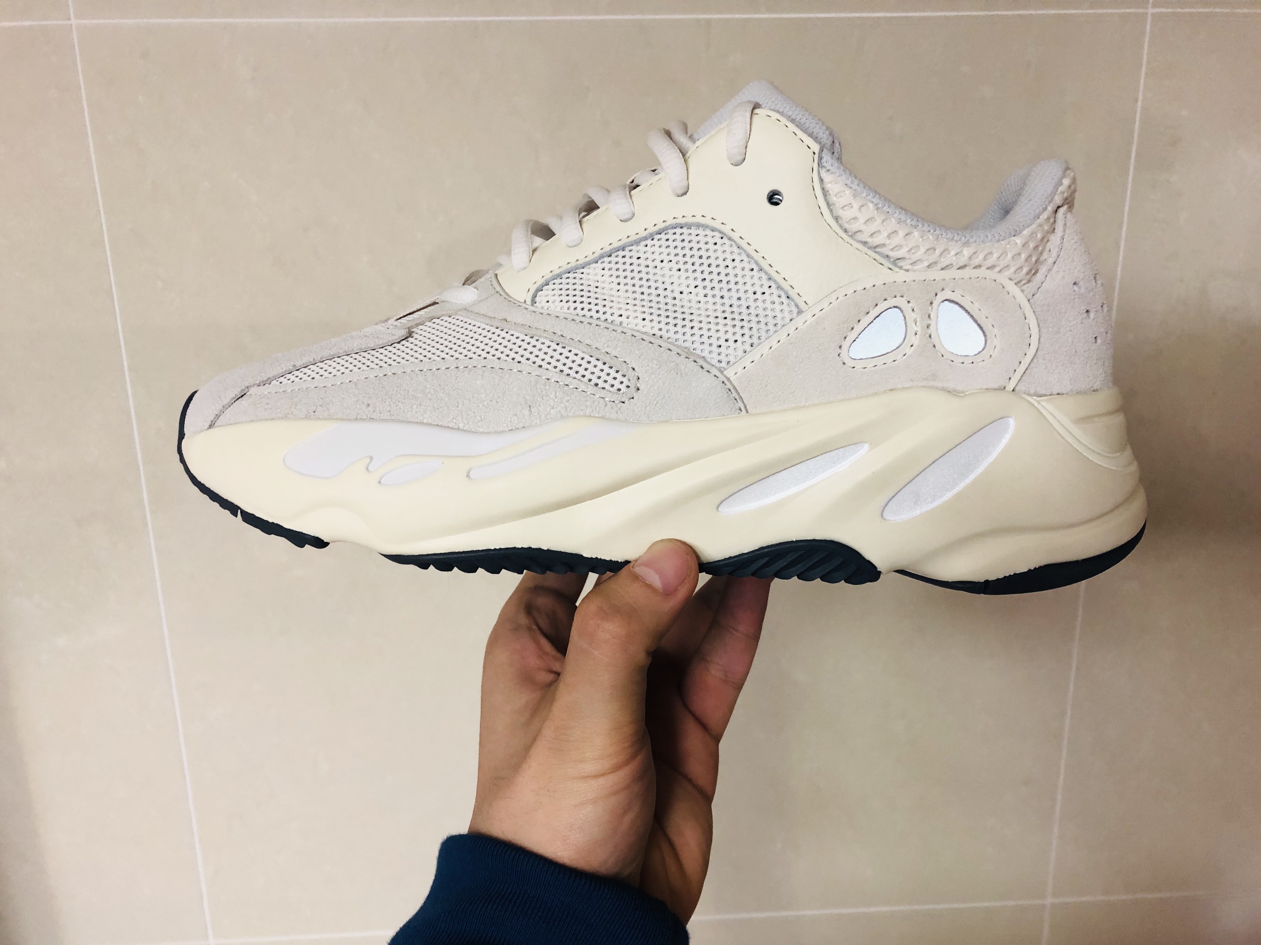 Adidas Yeezy Boost 700 Analog 2019 착용 스타일