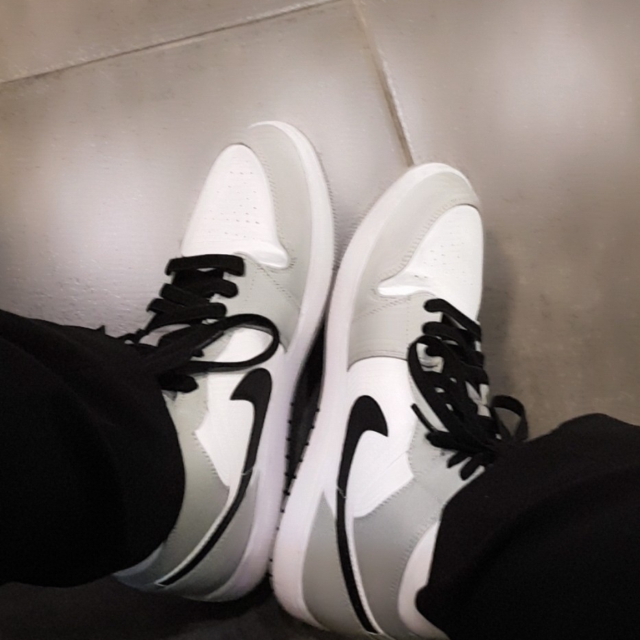 Jordan 1 Mid Light Smoke Grey 착용 스타일