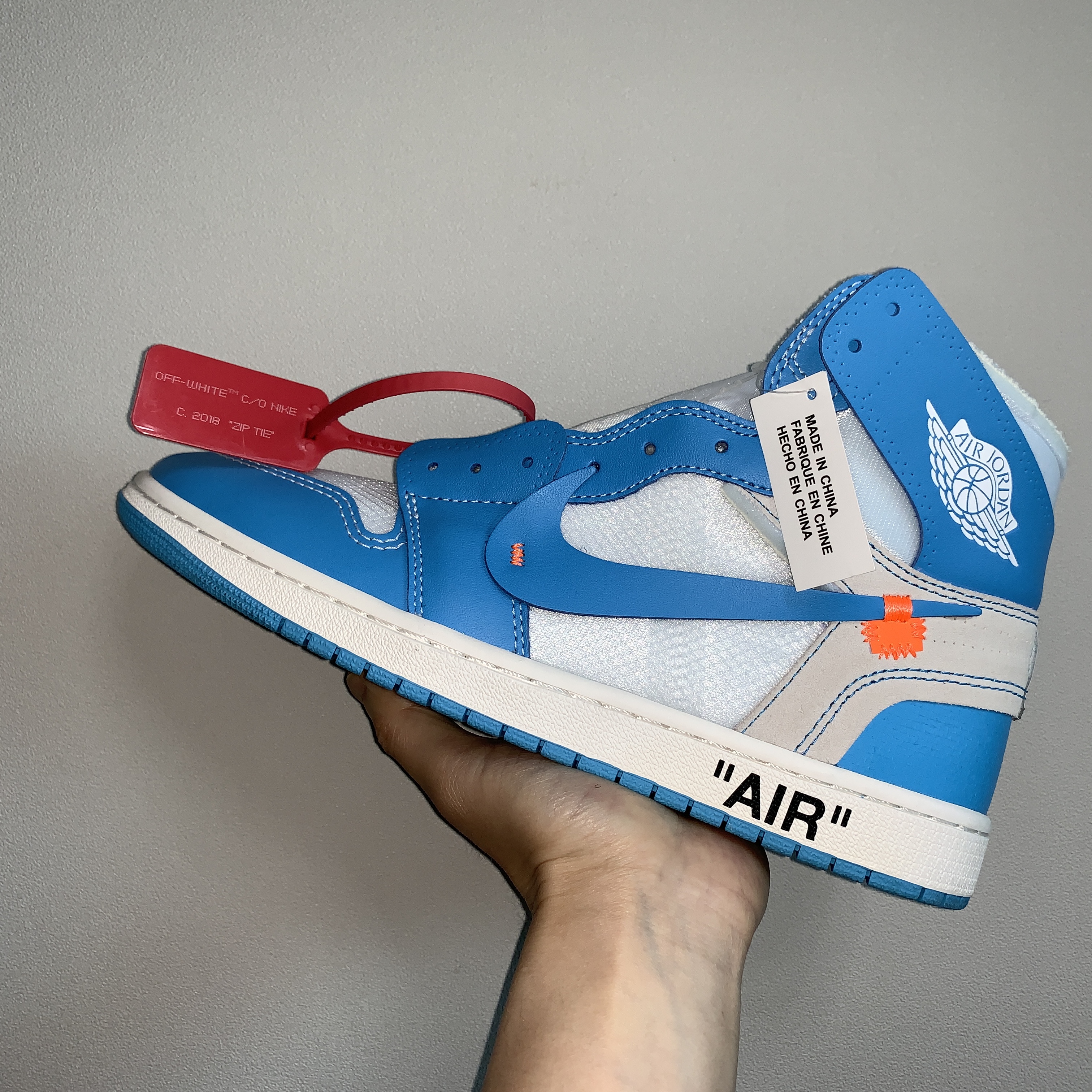 Jordan 1 x Off-White Retro High University Blue 착용 스타일