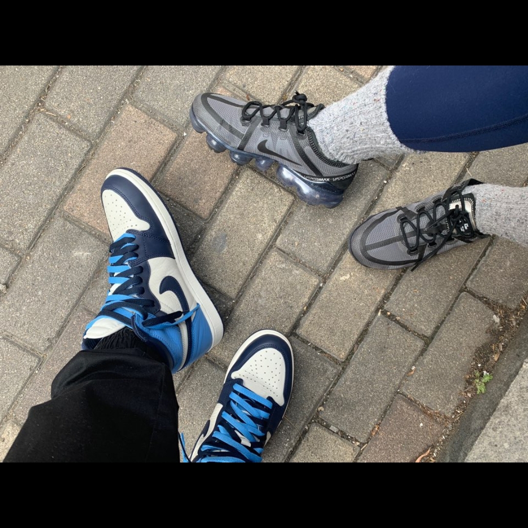 Jordan 1 Retro High Obsidian UNC, Nike Air VaporMax 2019 Ghost Black 착용 스타일
