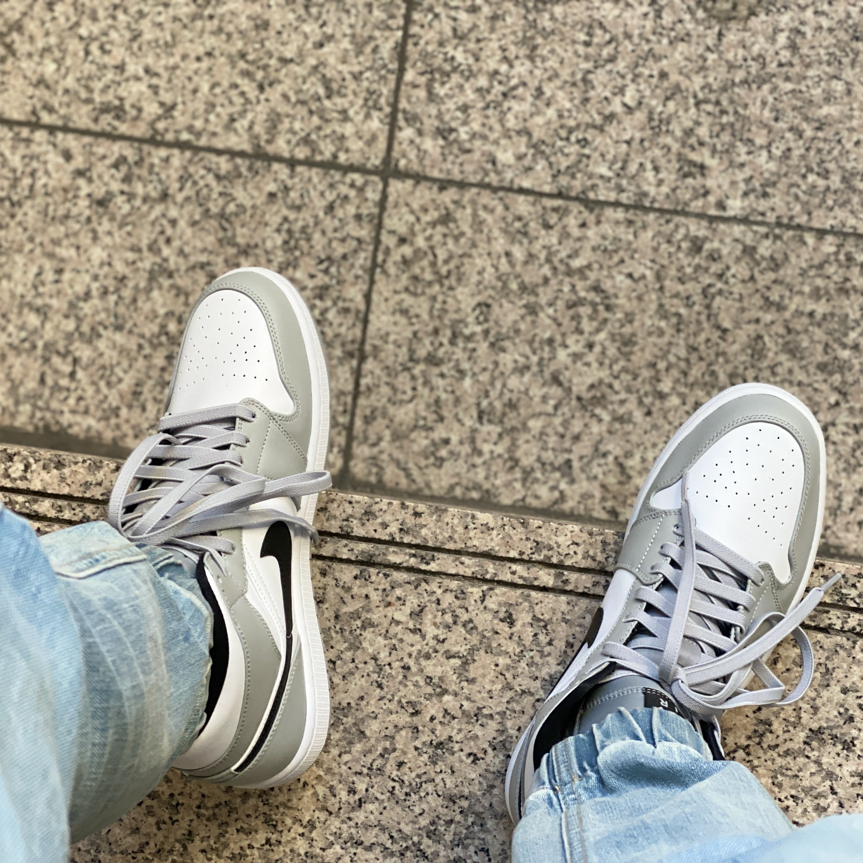 Jordan 1 Mid Light Smoke Grey 착용 스타일