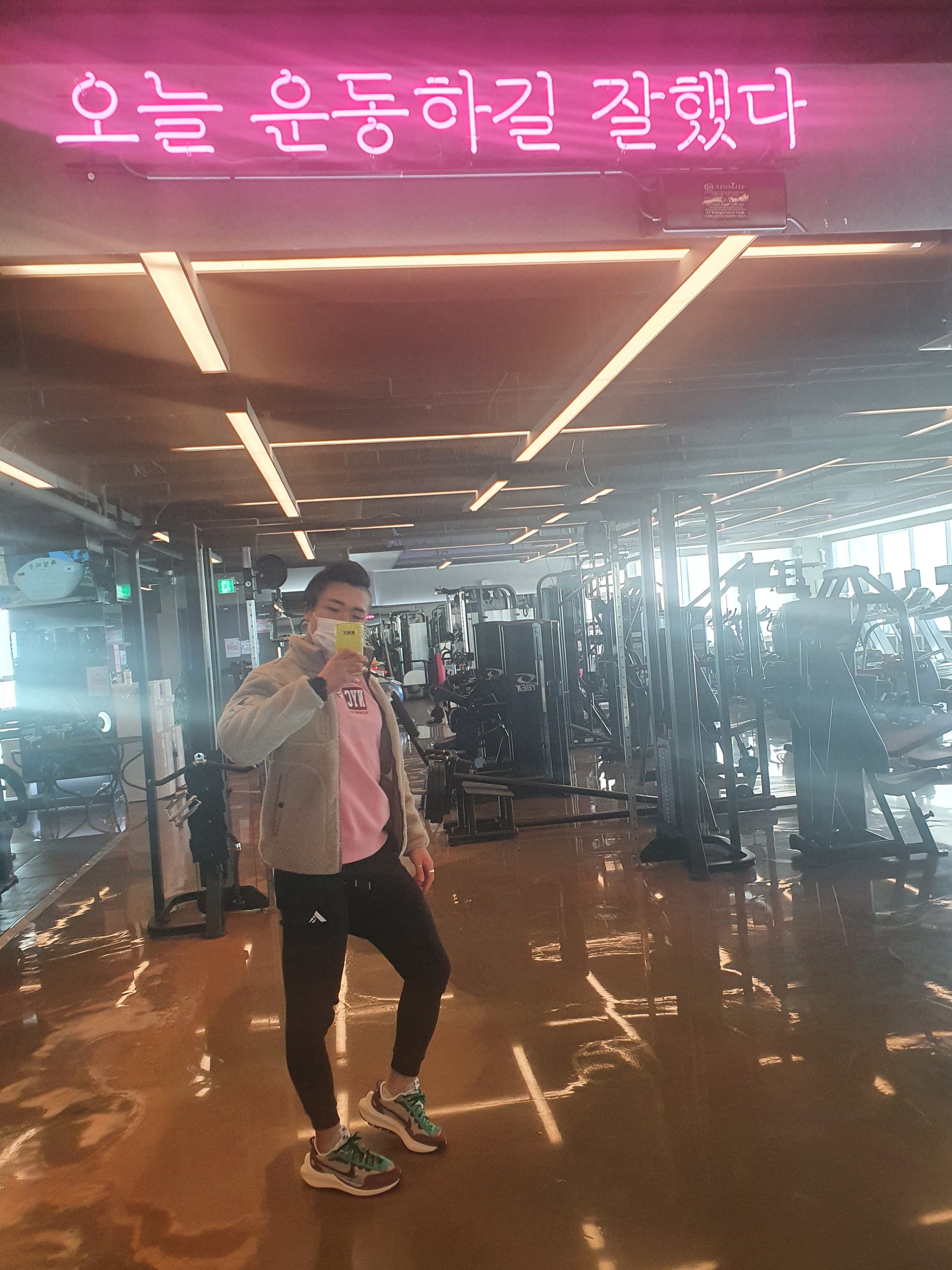 Nike x Sacai VaporWaffle String & Black Villain Red 착용 스타일