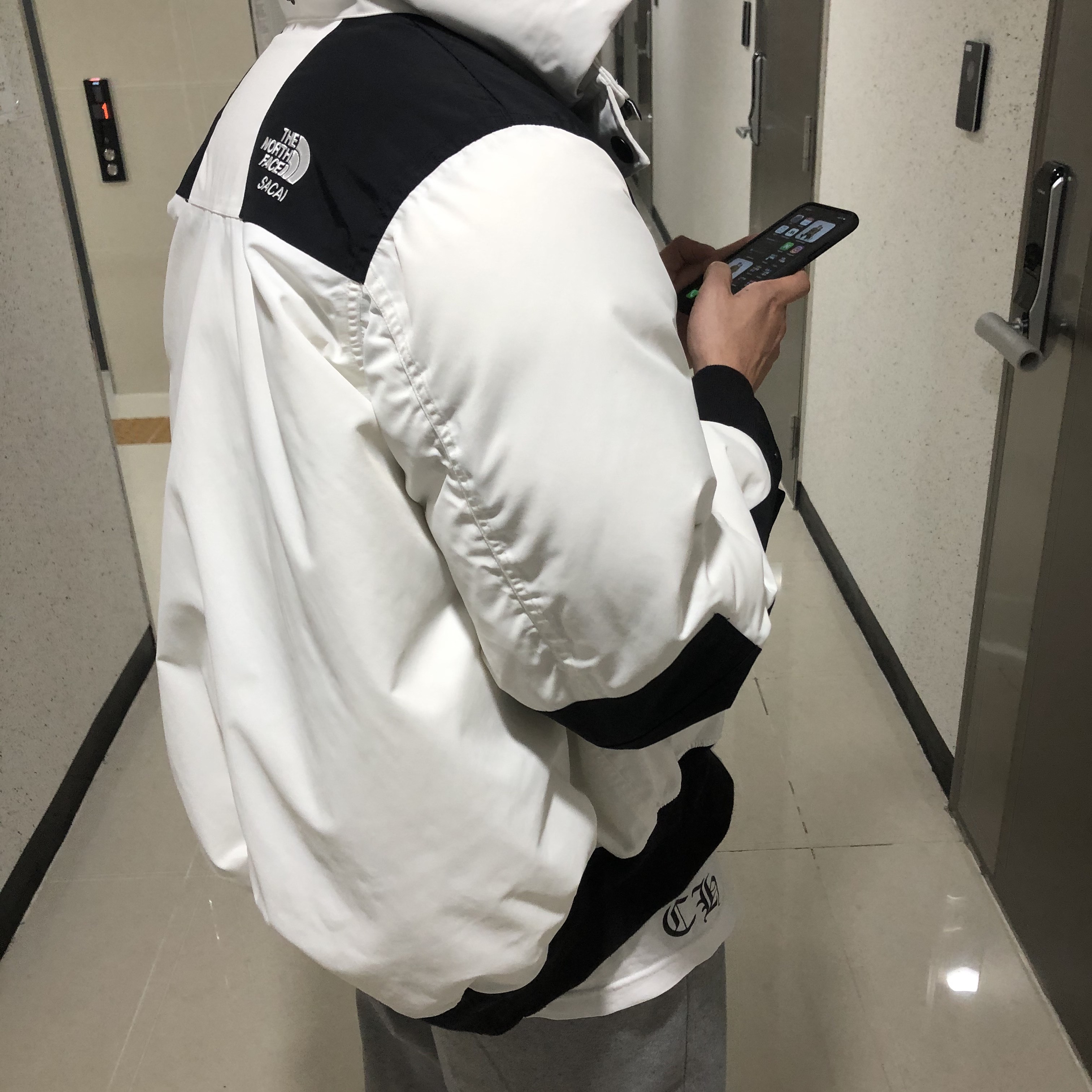 Nike x Sacai VaporWaffle Royal Fuchsia 착용 스타일 - 2