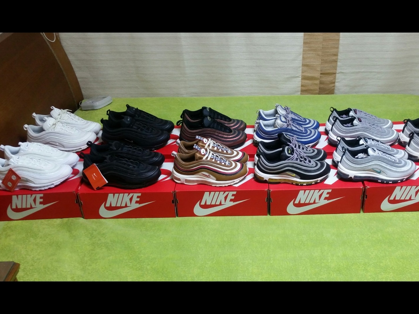 Nike Air Max 97 Triple White Wolf Grey, Nike Air Max 97 OG Black Volt Asia 착용 스타일