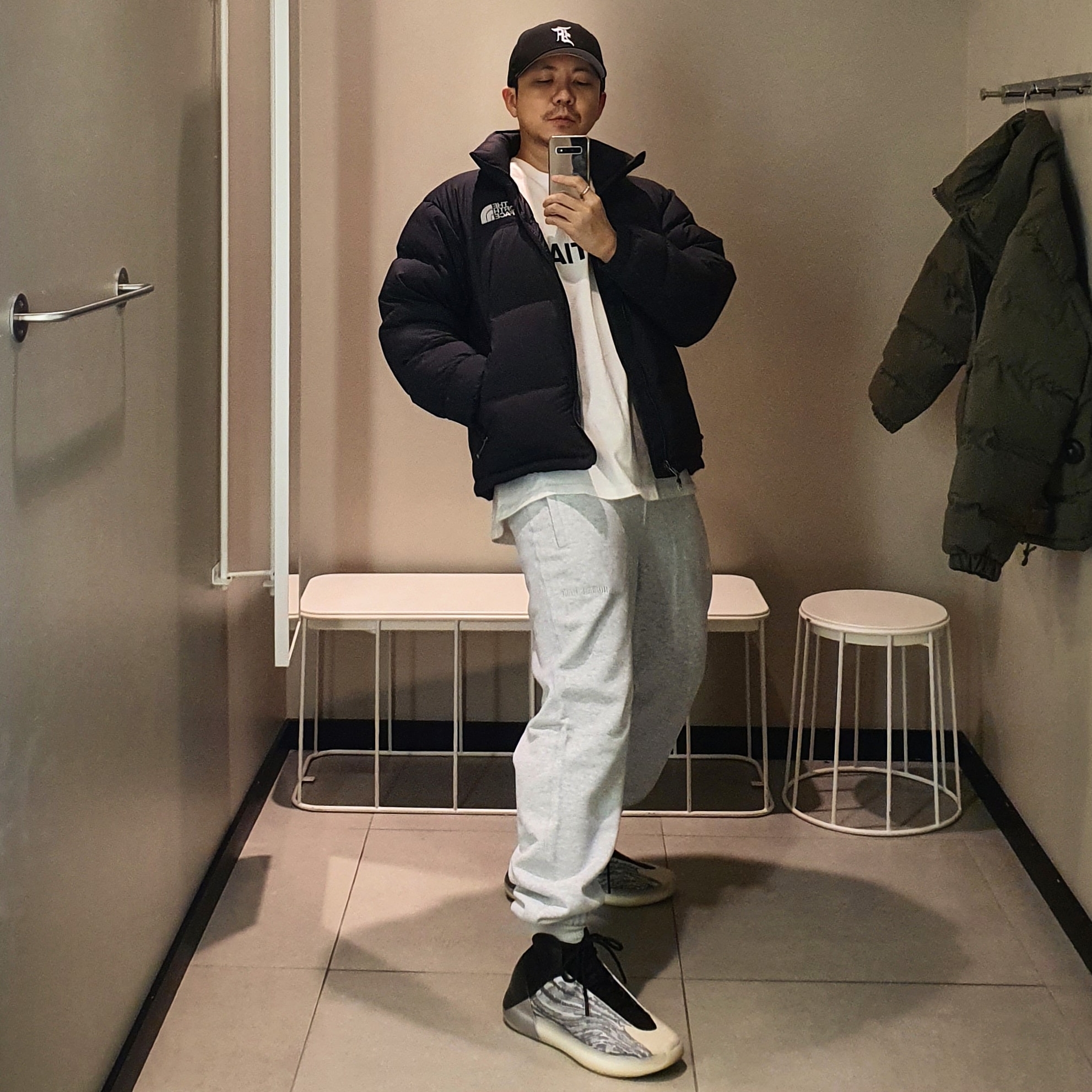 Adidas Yeezy QNTM Lifestyle 착용 스타일