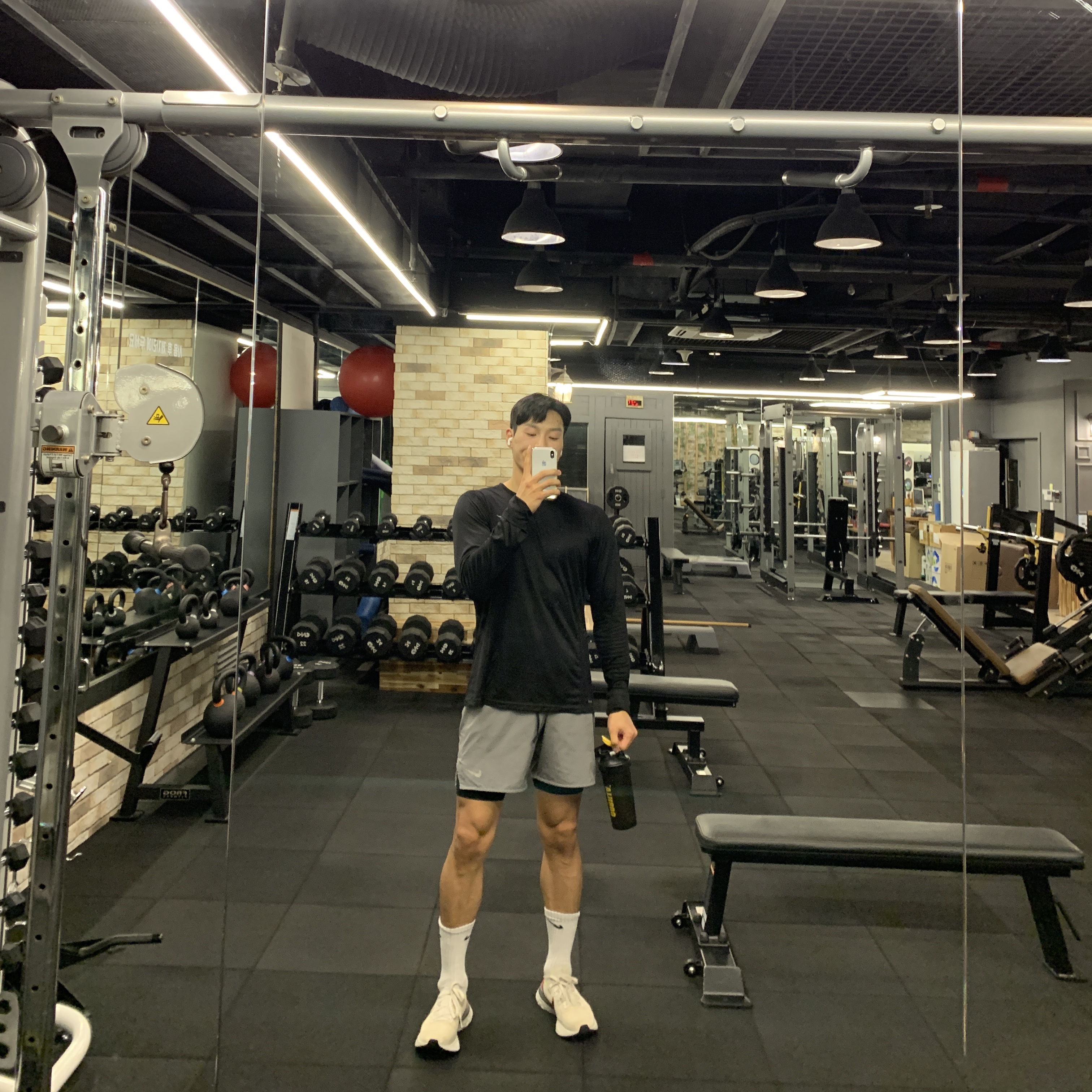 Nike React Infinity Run Platinum Tint Pink Blast 착용 스타일