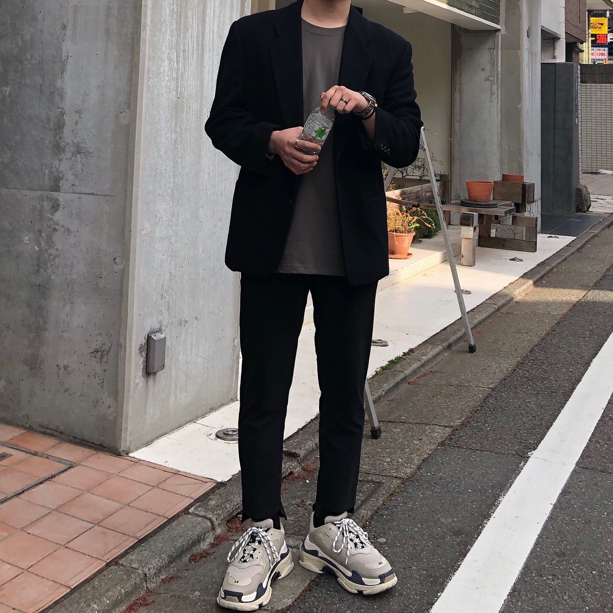 Balenciaga Triple S Yellow Green, Gucci Rhyton Leather Sneakers Logo 착용 스타일 - 3