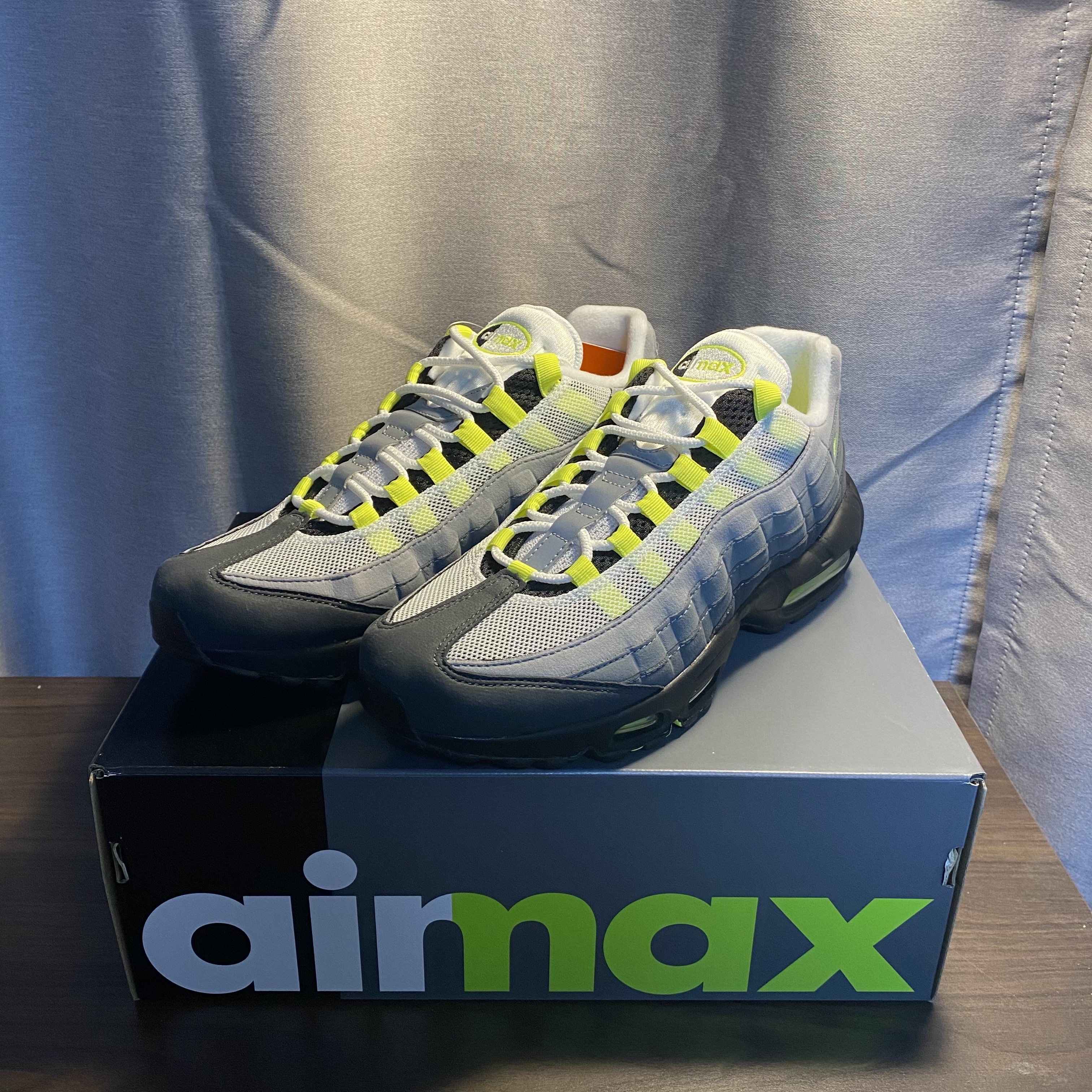 Nike Air Max 95 OG Neon Yellow 2020 착용 스타일 - 1