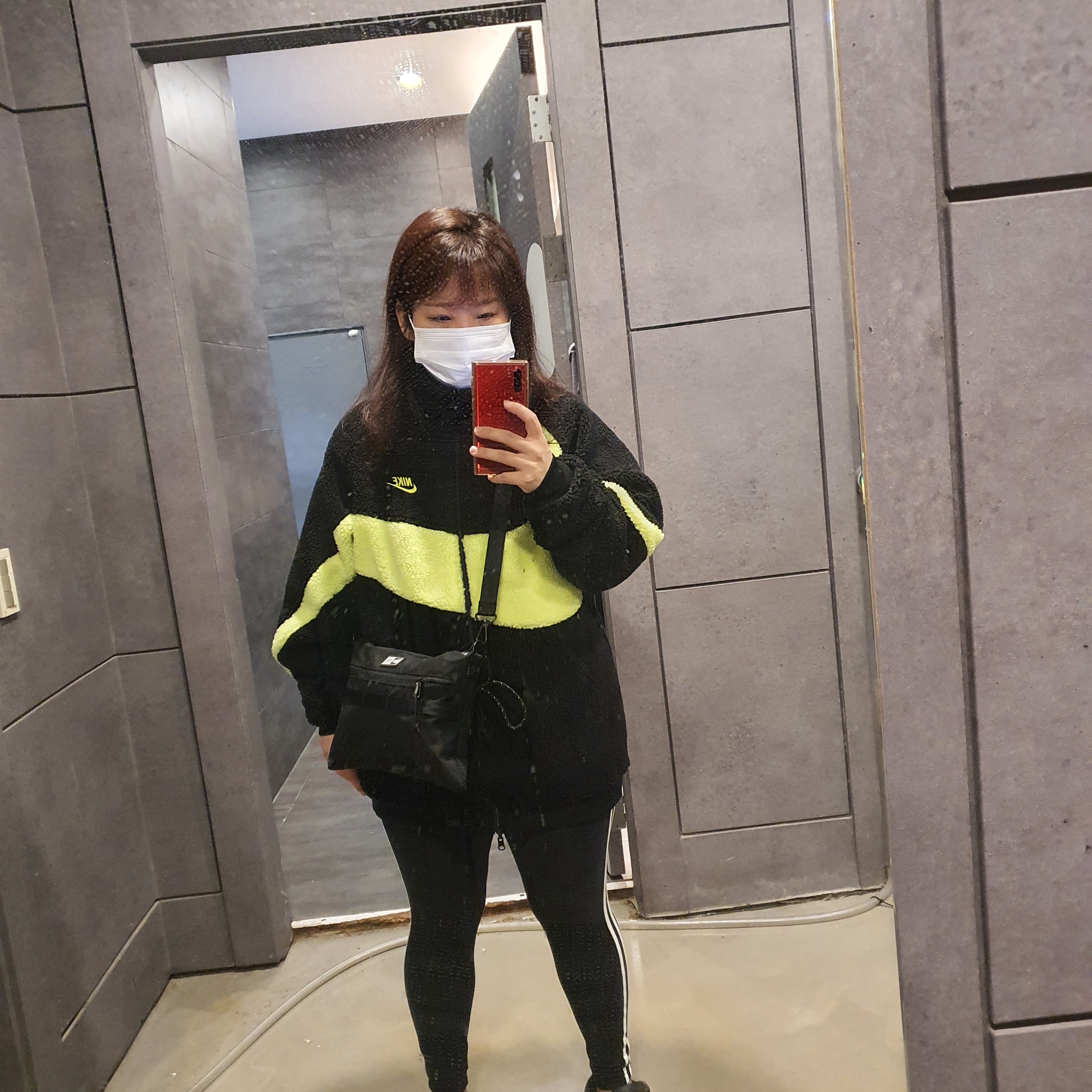 Nike Big Swoosh Full Zip Jacket Black Volt 착용 스타일