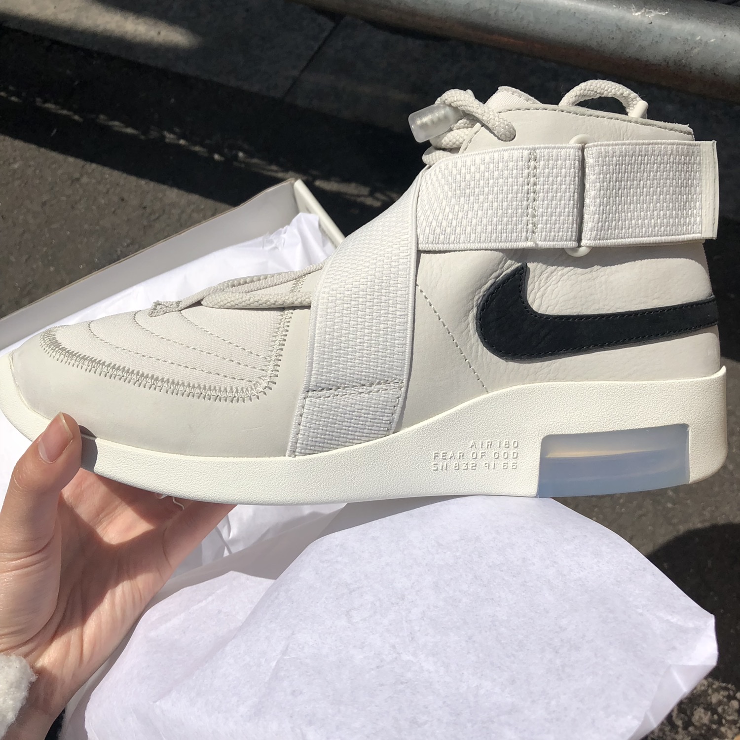 Nike x Fear of God Air Fear of God Raid Light Bone 착용 스타일 - 1