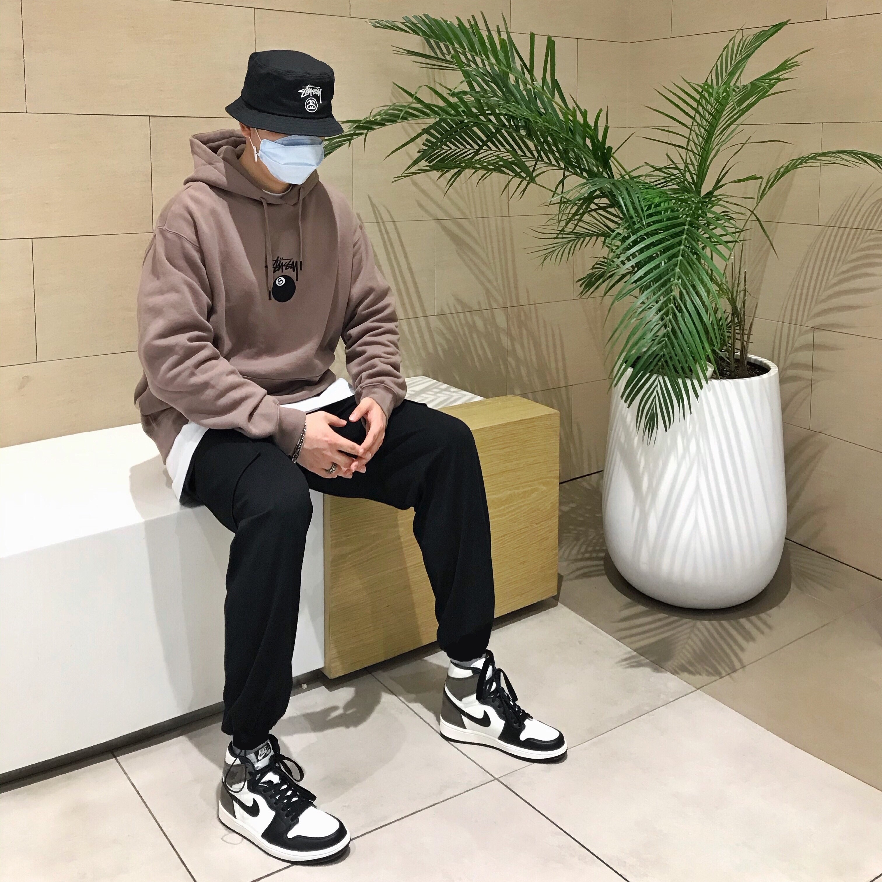 Jordan 1 Retro High OG Black Mocha 착용 스타일