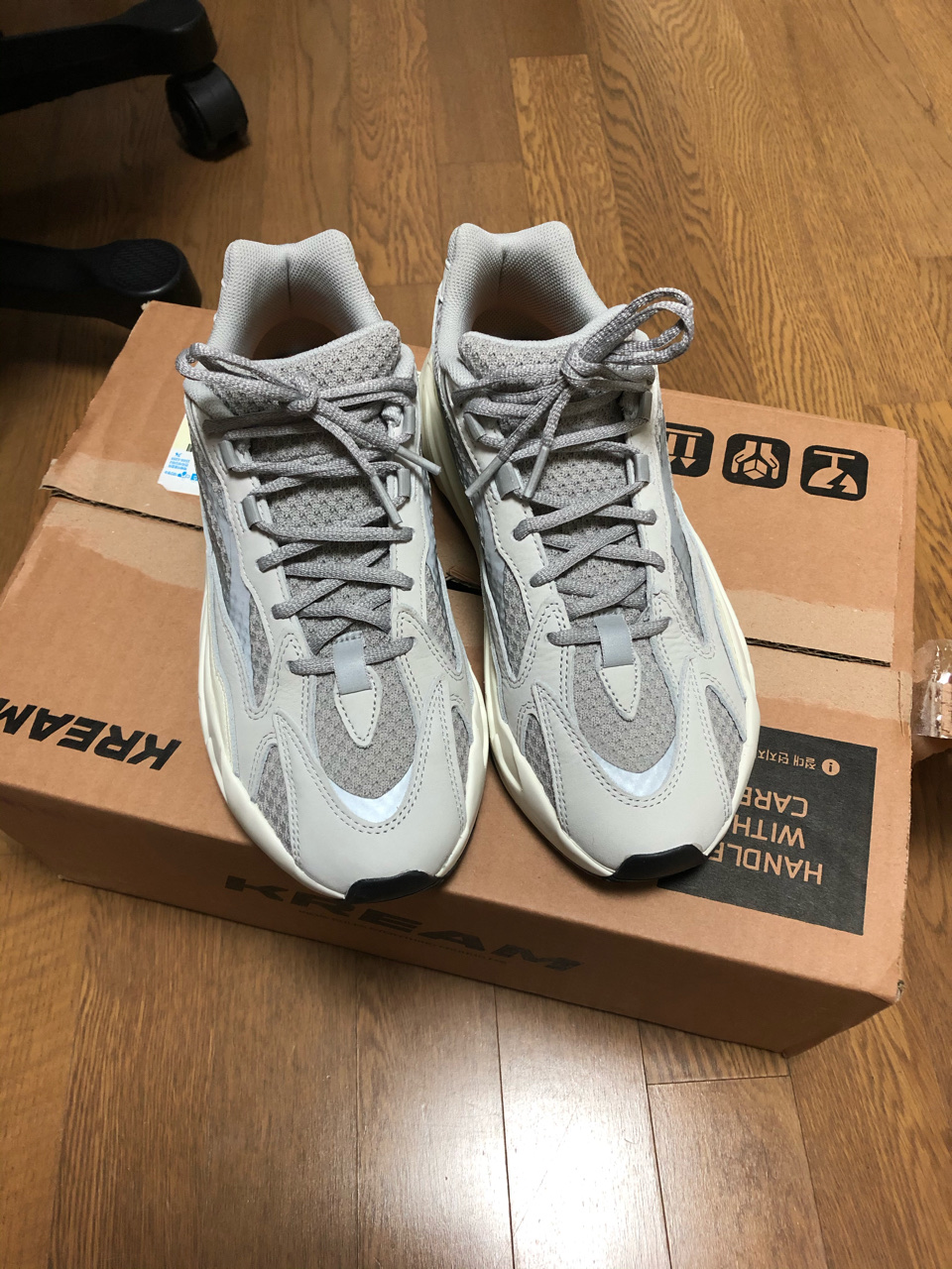 Adidas Yeezy Boost 700 V2 Static 2018 착용 스타일