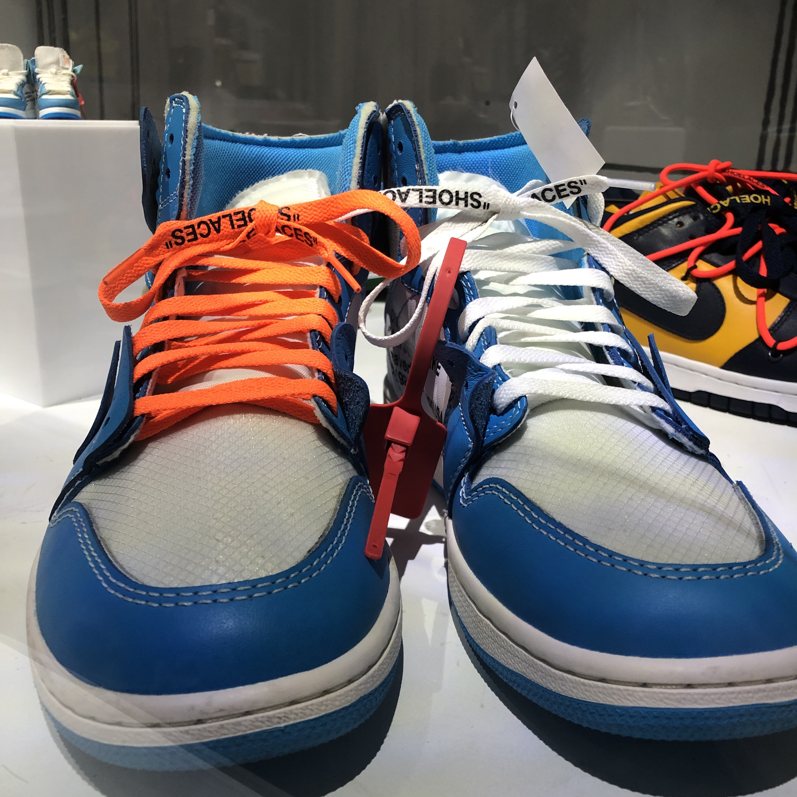 Jordan 1 x Off-White Retro High University Blue 착용 스타일