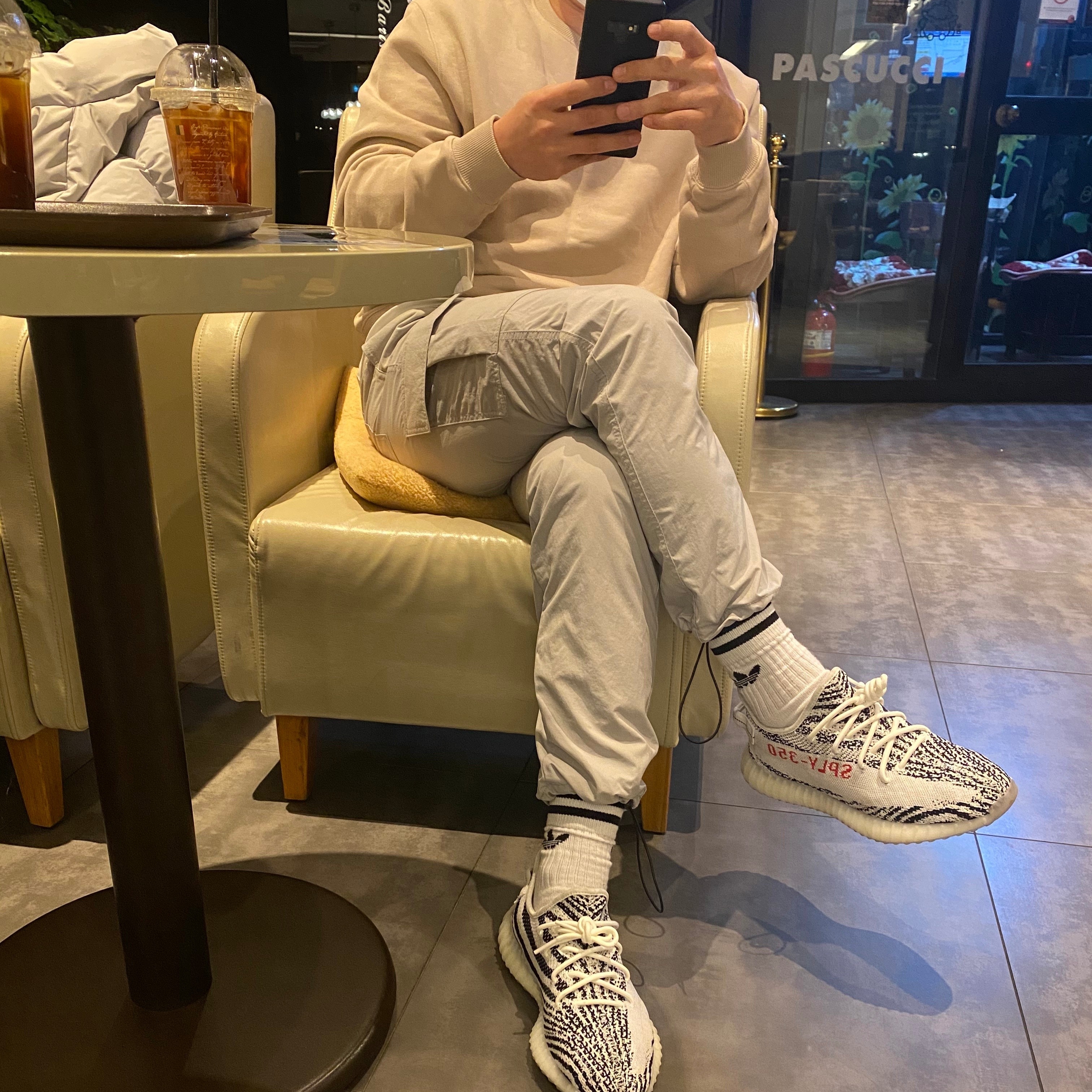 Adidas Yeezy Boost 350 V2 Zebra 2017/2019/2020 착용 스타일