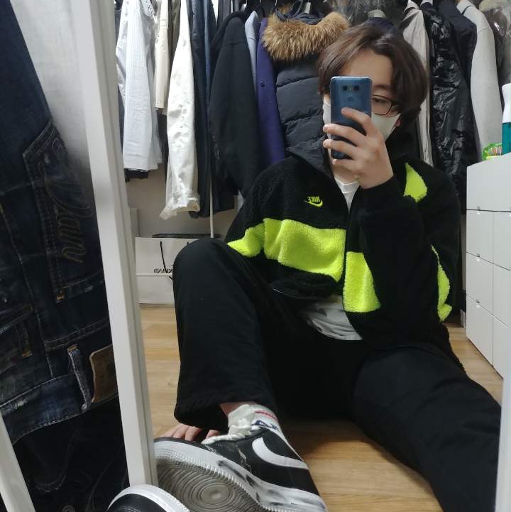 Nike x Peaceminusone Air Force 1 Low Para-Noise, Nike Big Swoosh Full Zip Jacket Black Volt 착용 스타일