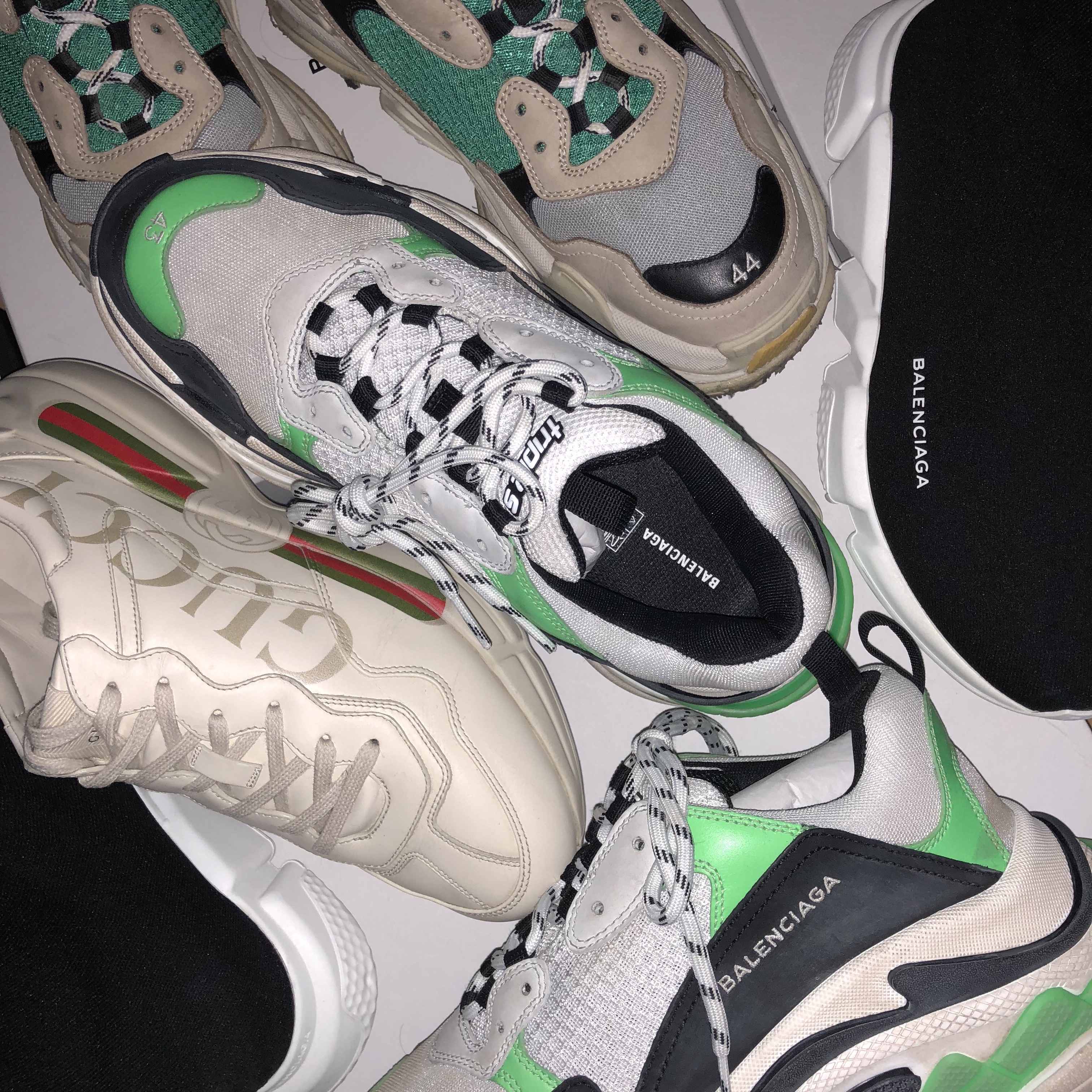 Balenciaga Triple S Yellow Green, Gucci Rhyton Leather Sneakers Logo 착용 스타일 - 2
