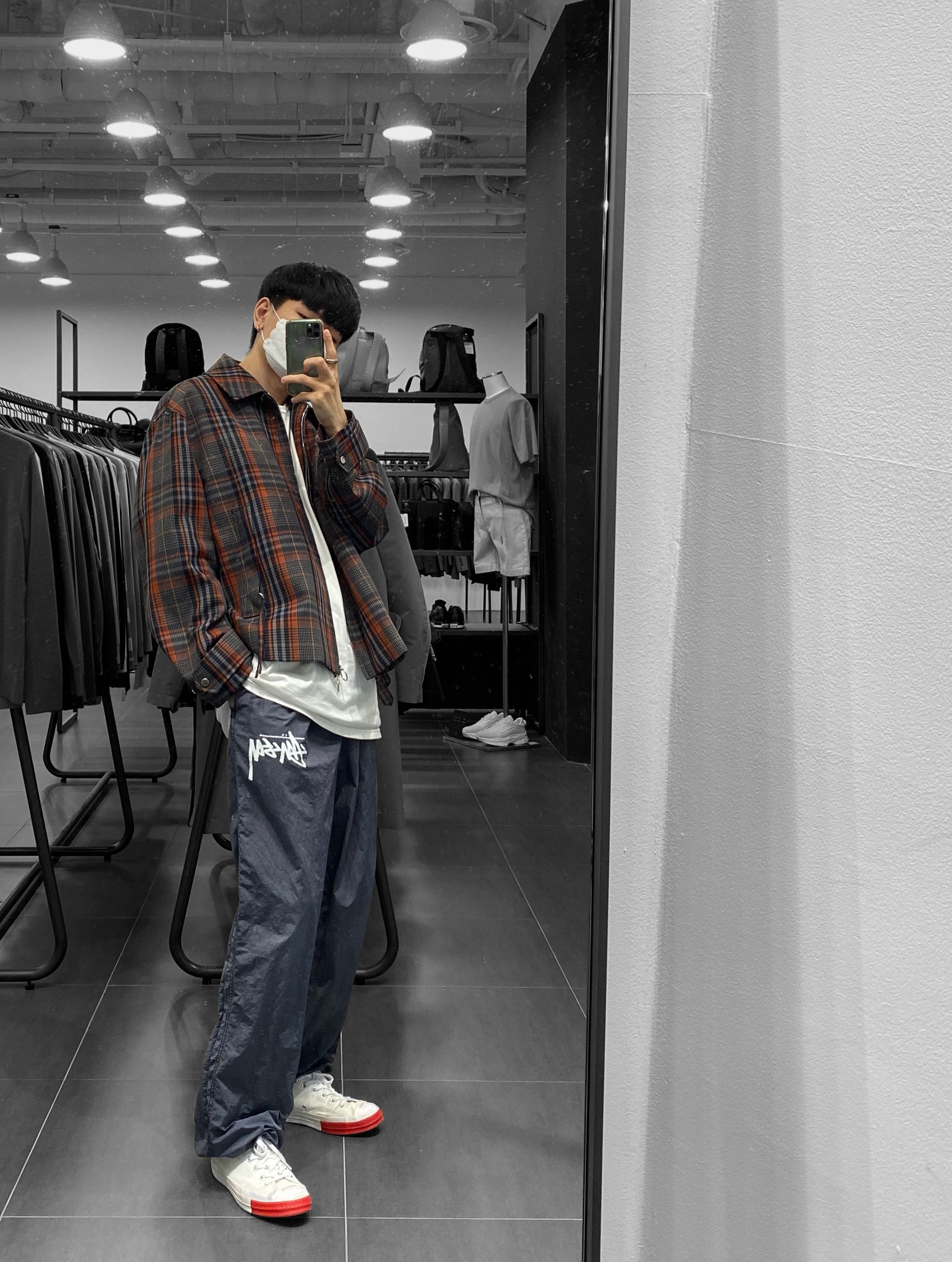 Nike x Stussy Beach Pants Off Noir, Converse x Undercover Chuck 70 Ox White 착용 스타일