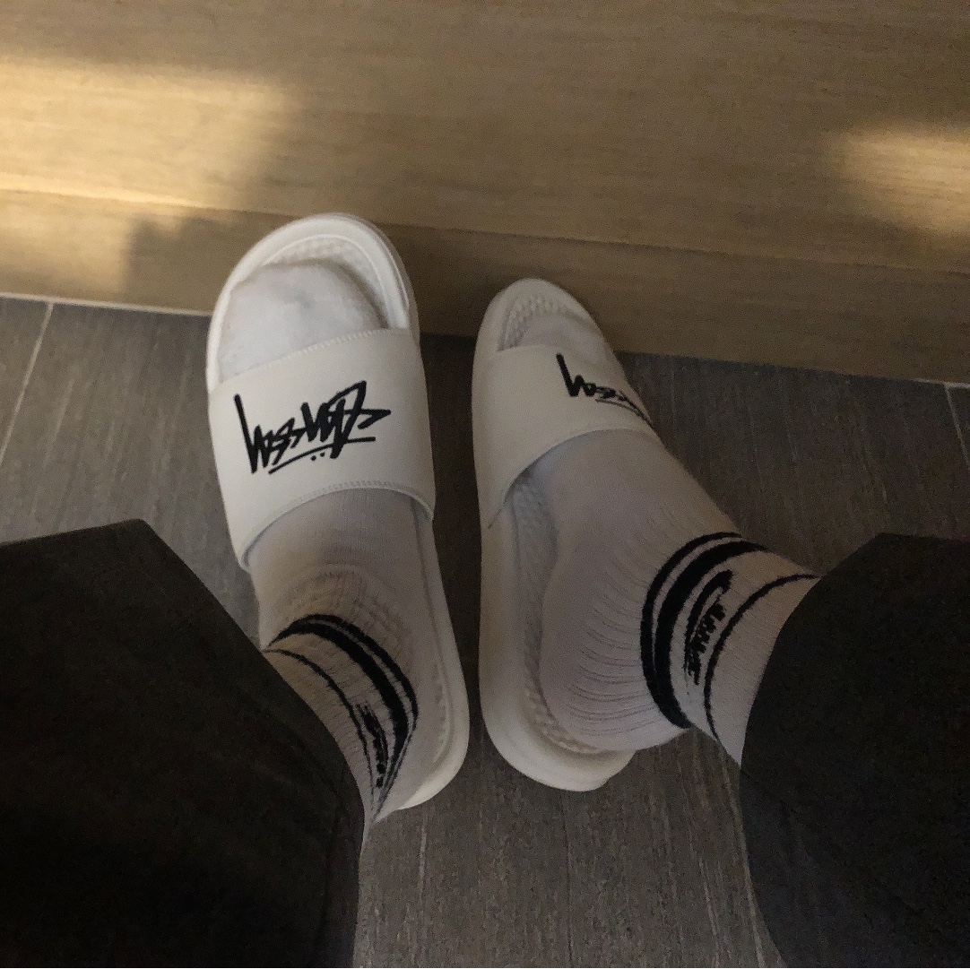 Nike x Stussy Benassi Slide Sail 착용 스타일