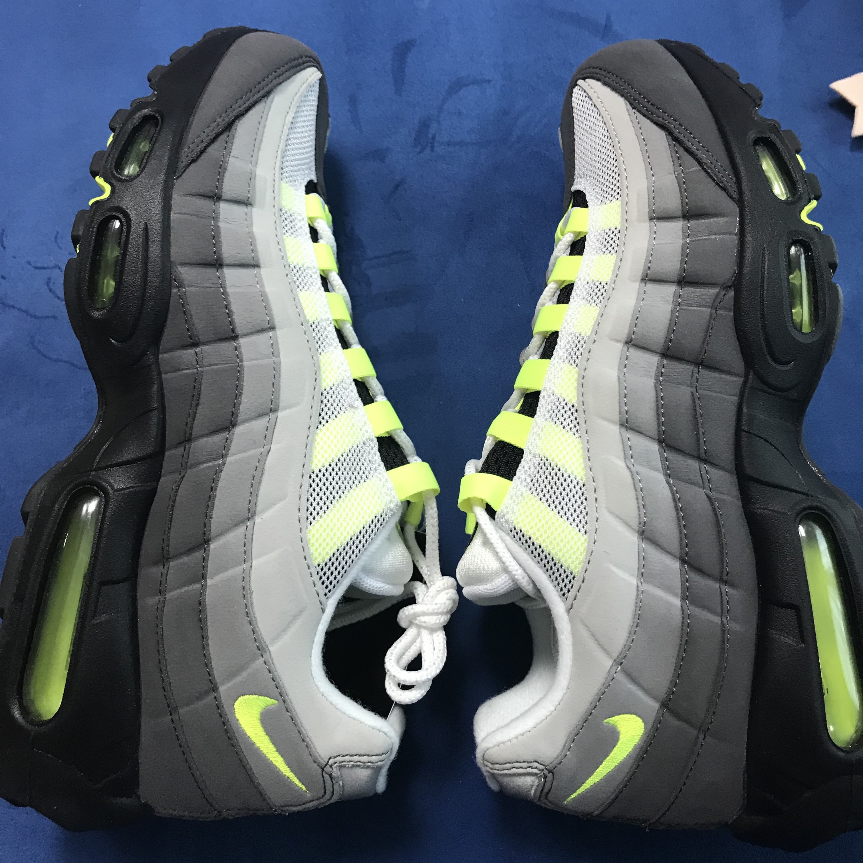 Nike Air Max 95 OG Neon Yellow 2020 착용 스타일