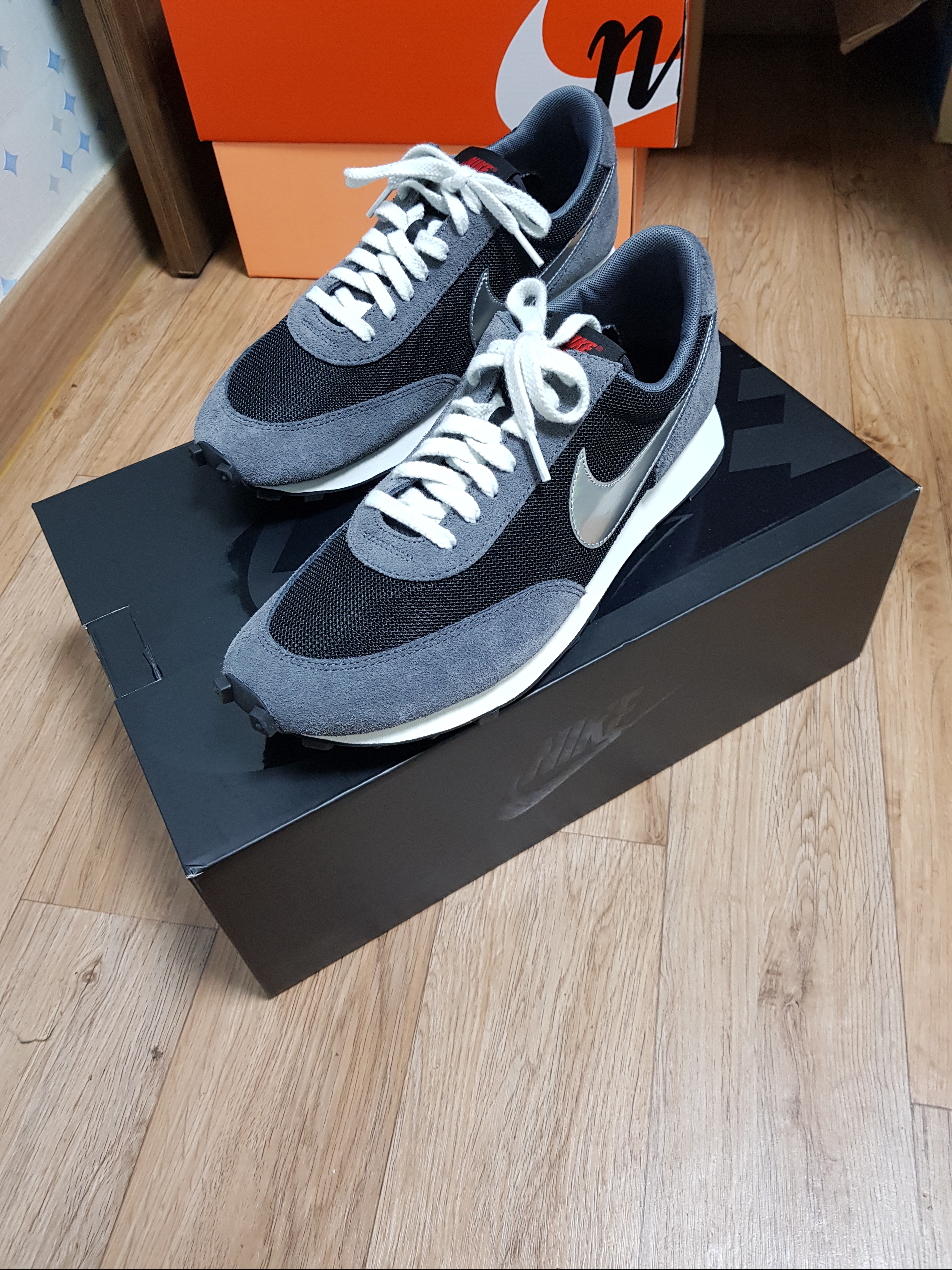 Nike Daybreak SP Black Metallic Silver 착용 스타일 - 1