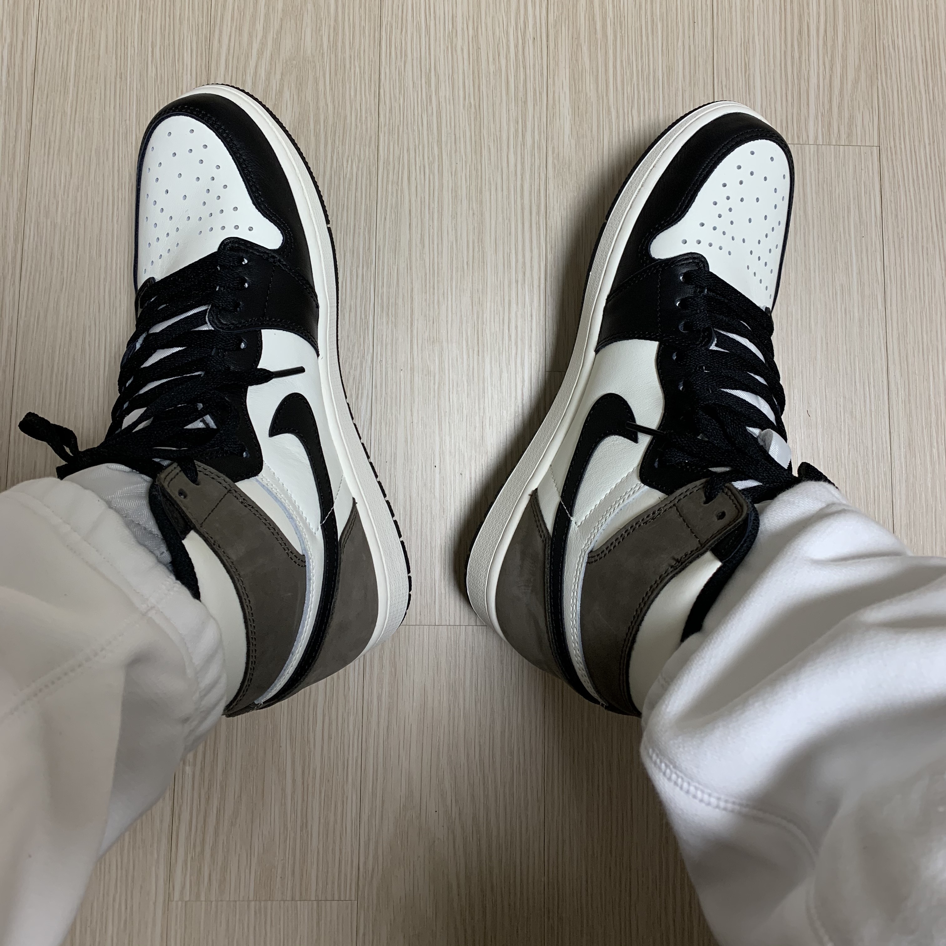 Jordan 1 Retro High OG Black Mocha 착용 스타일