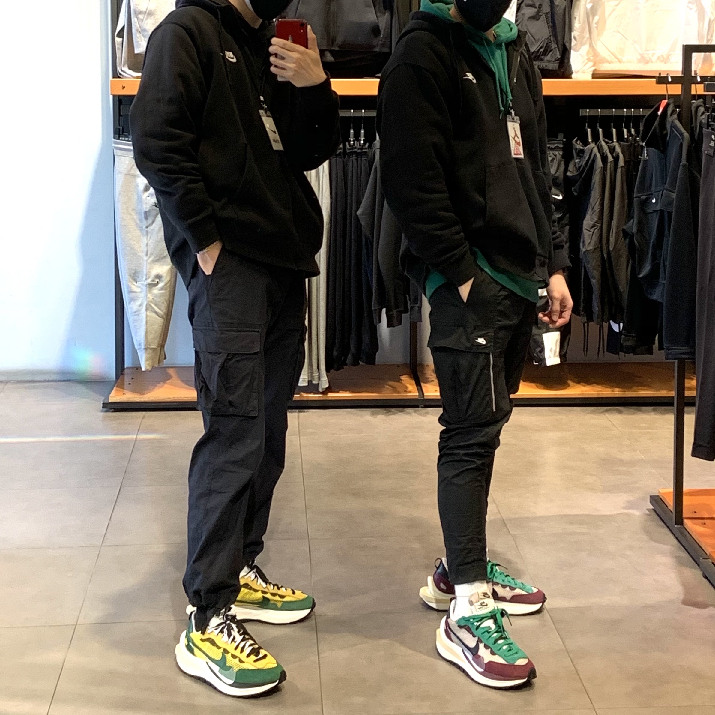 Nike x Sacai VaporWaffle Tour Yellow & Gorge Green Sail, Nike x Sacai VaporWaffle String & Black Villain Red 착용 스타일