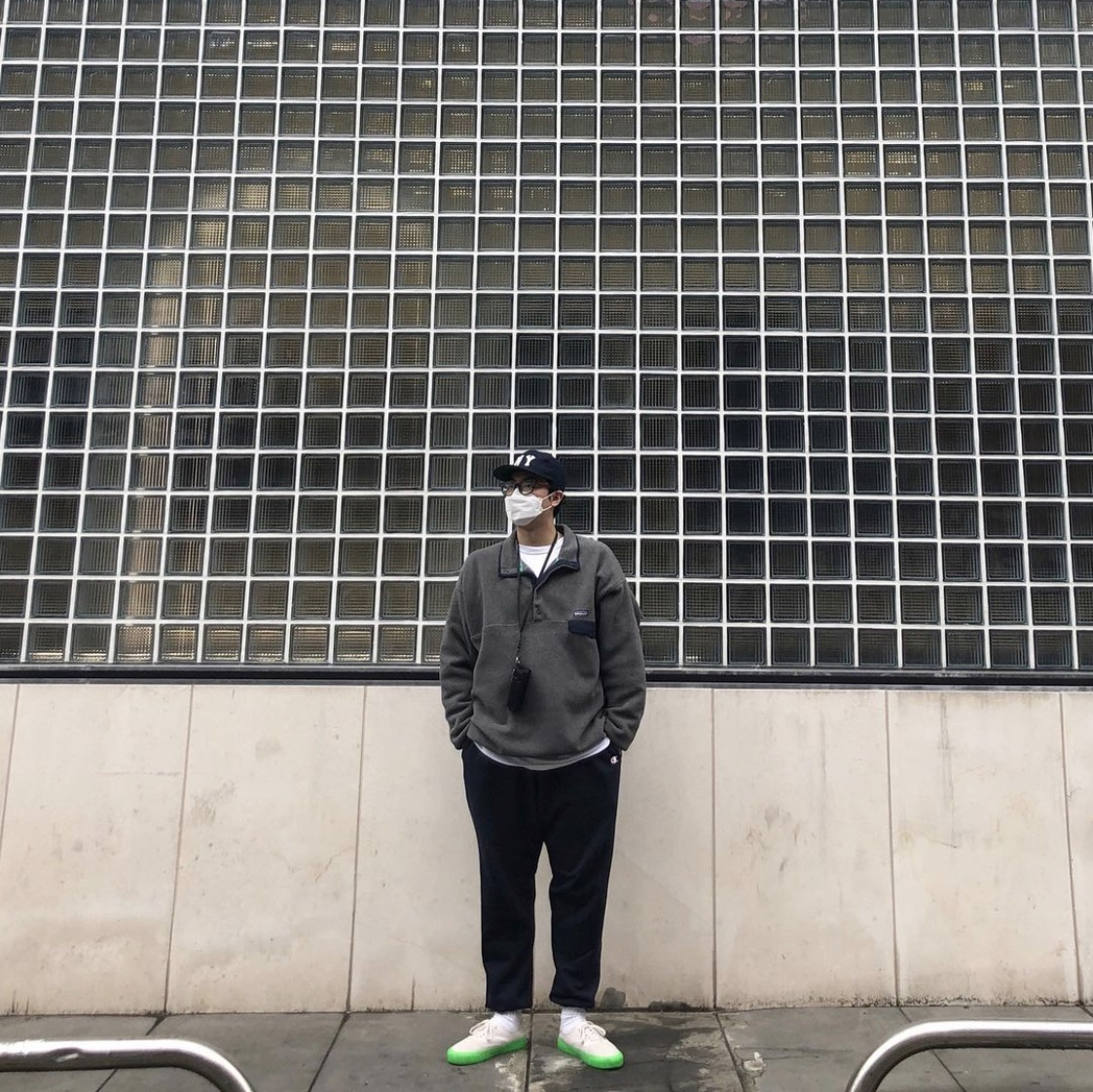 Vans Vault x Retrosuperfuture OG Style 43 LX White Green, Patagonia Synchilla Snap-T Fleece Pullover Nickel Navy Blue 착용 스타일