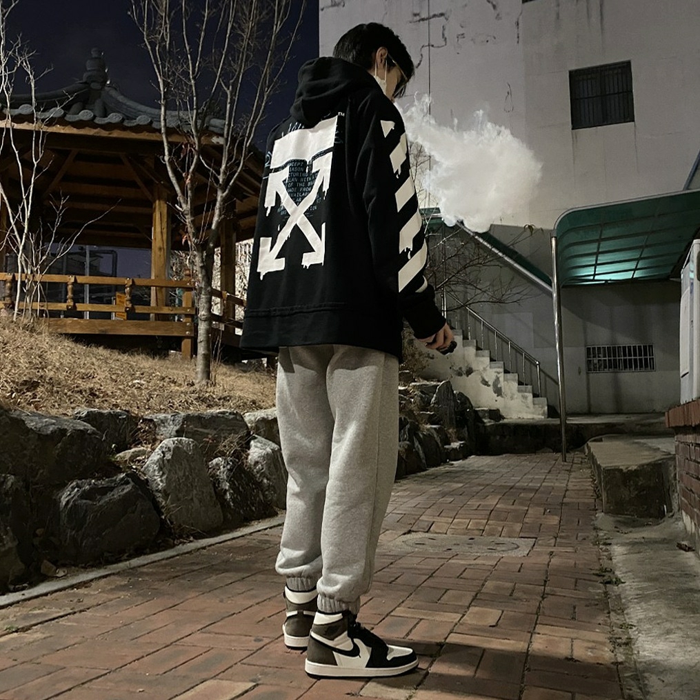 Jordan 1 Retro High OG Black Mocha 착용 스타일