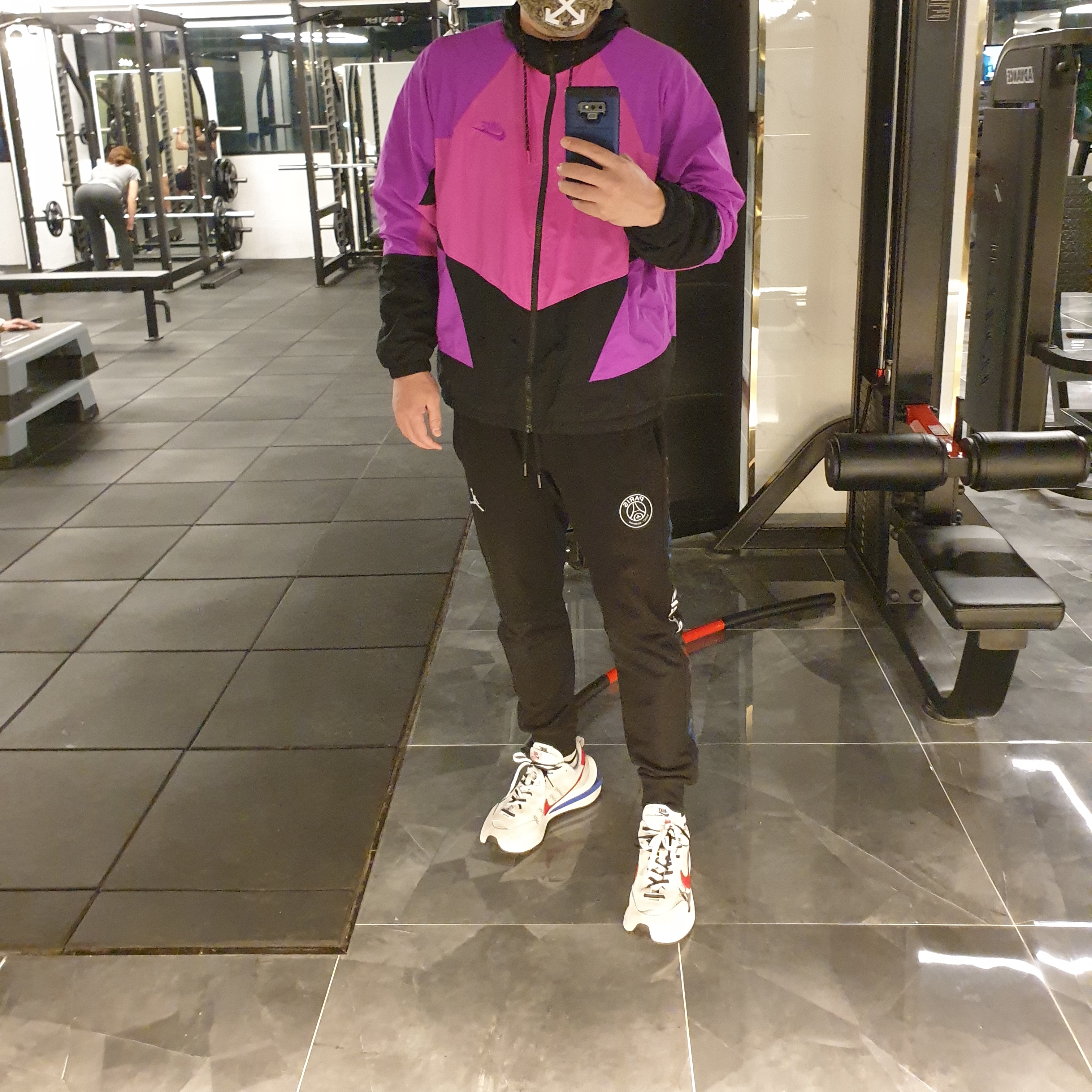 Nike x Sacai VaporWaffle Royal Fuchsia 착용 스타일