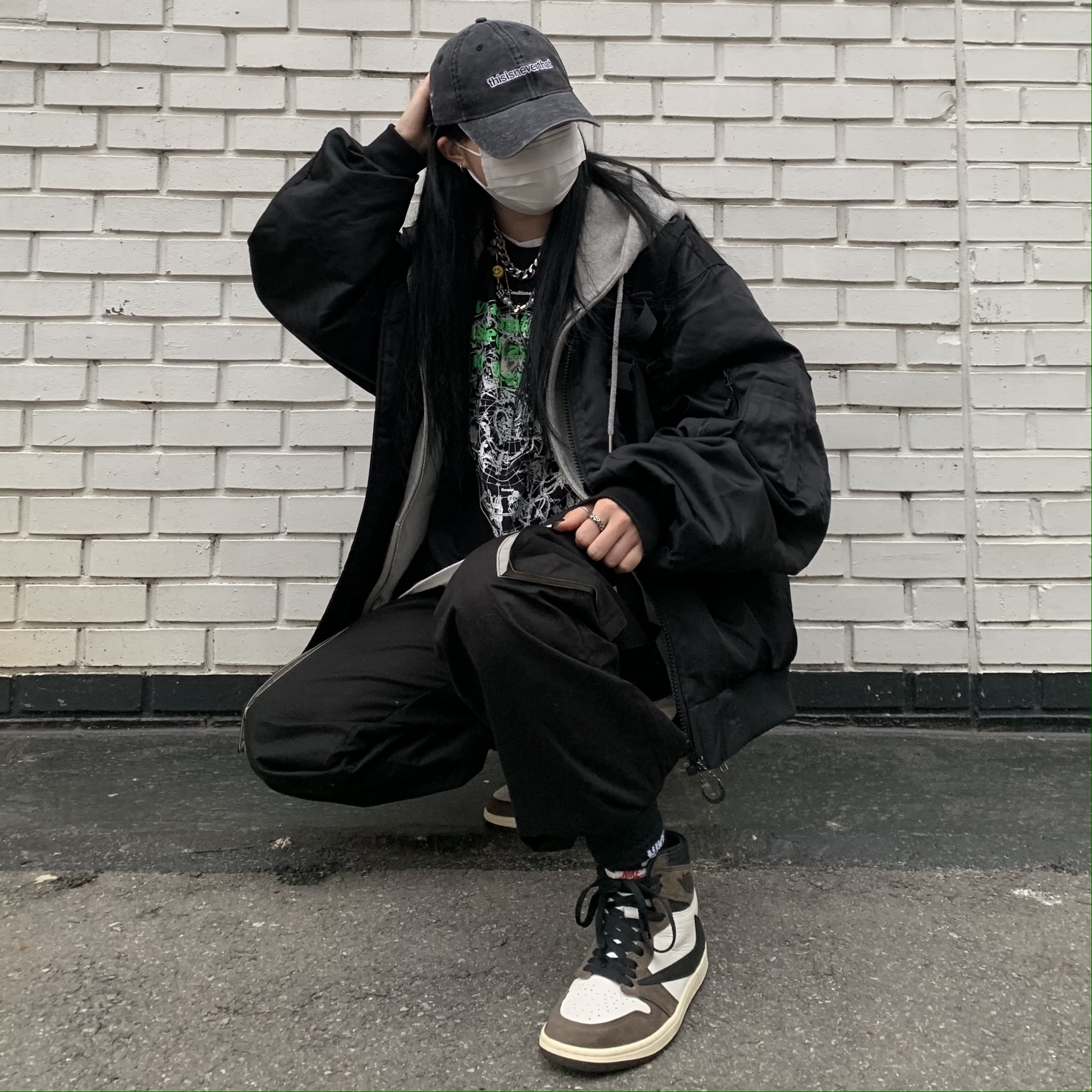 Jordan 1 x Travis Scott Retro High OG SP Mocha 착용 스타일 - 1