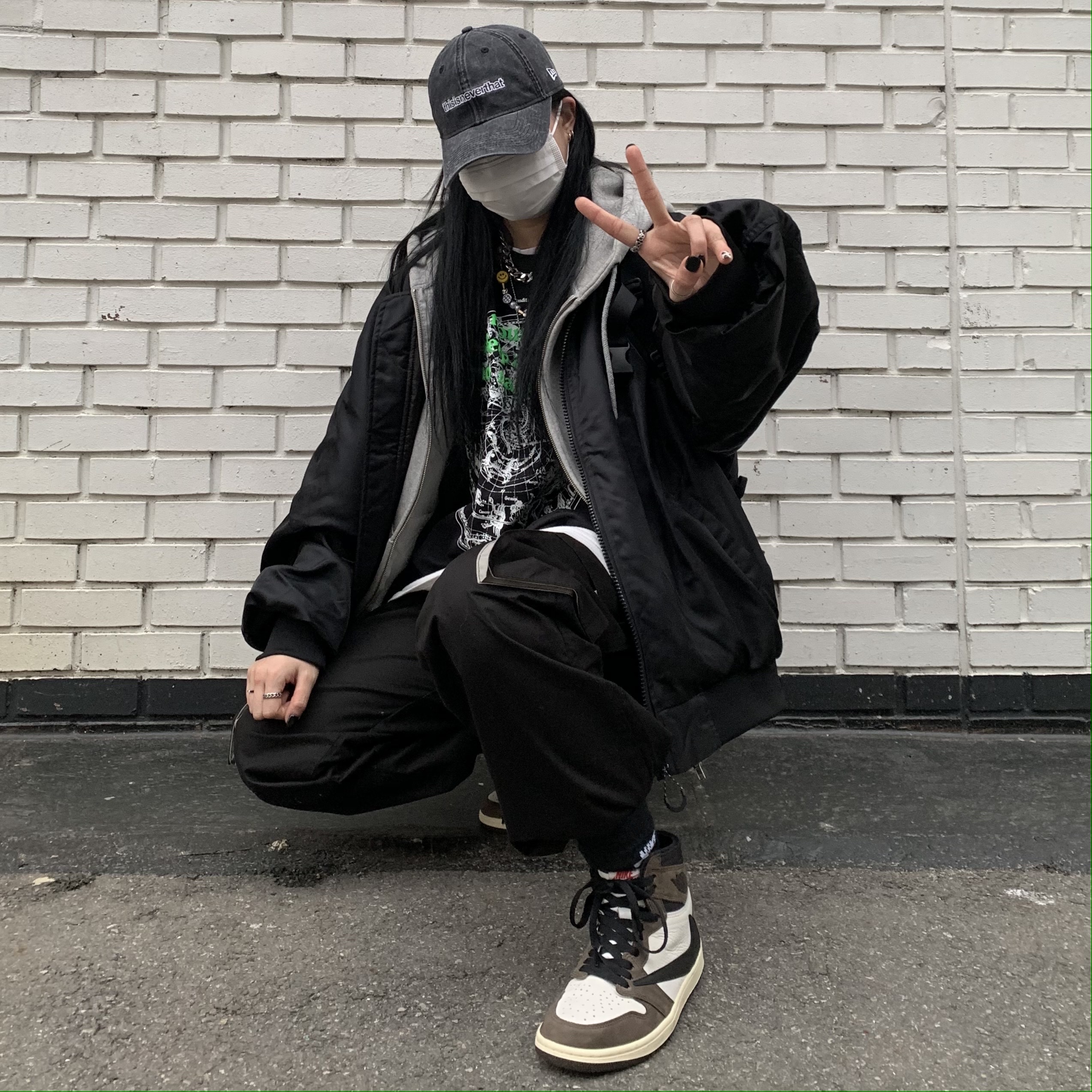 Jordan 1 x Travis Scott Retro High OG SP Mocha 착용 스타일 - 2