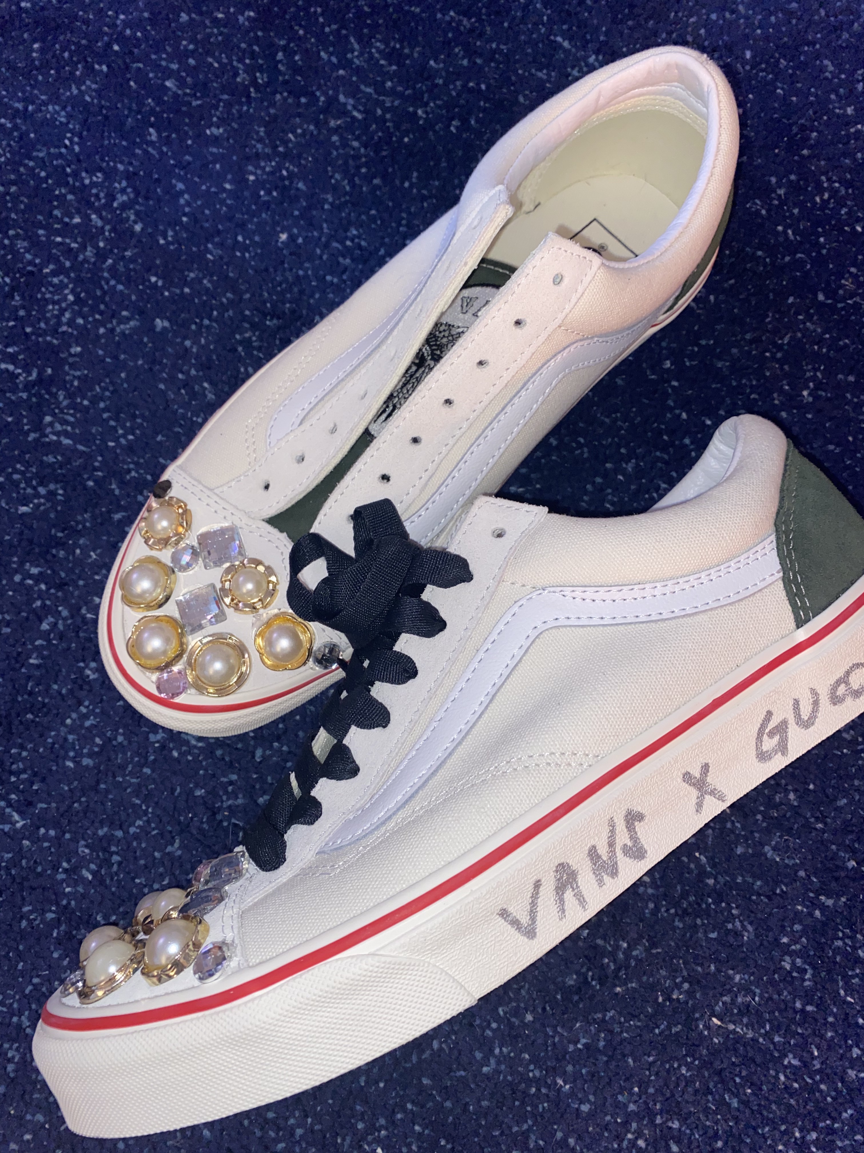 Vans Vault OG Old Skool LX Black, Gucci Ace Leather Sneakers White 착용 스타일 - 2