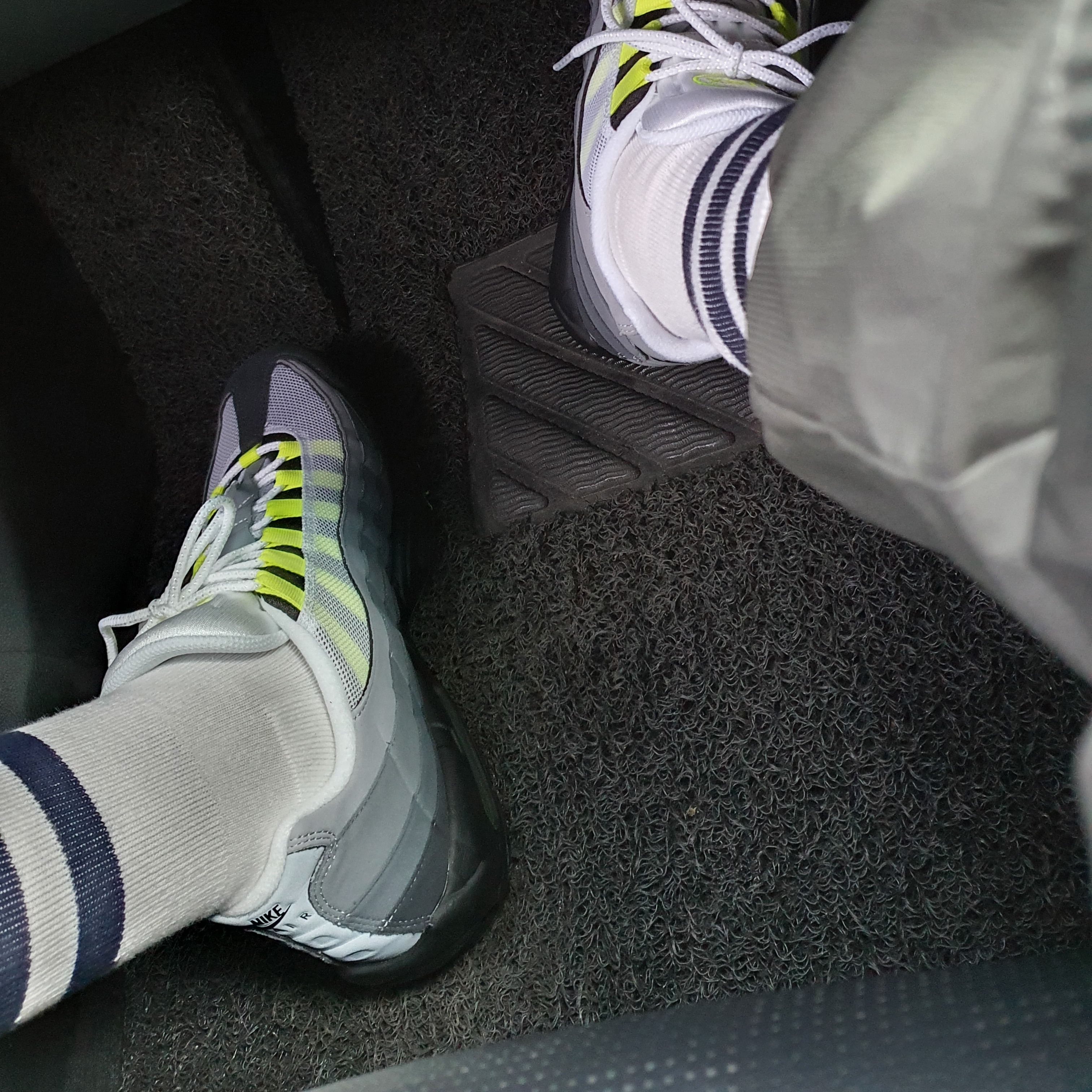 Nike Air Max 95 OG Neon Yellow 2020 착용 스타일