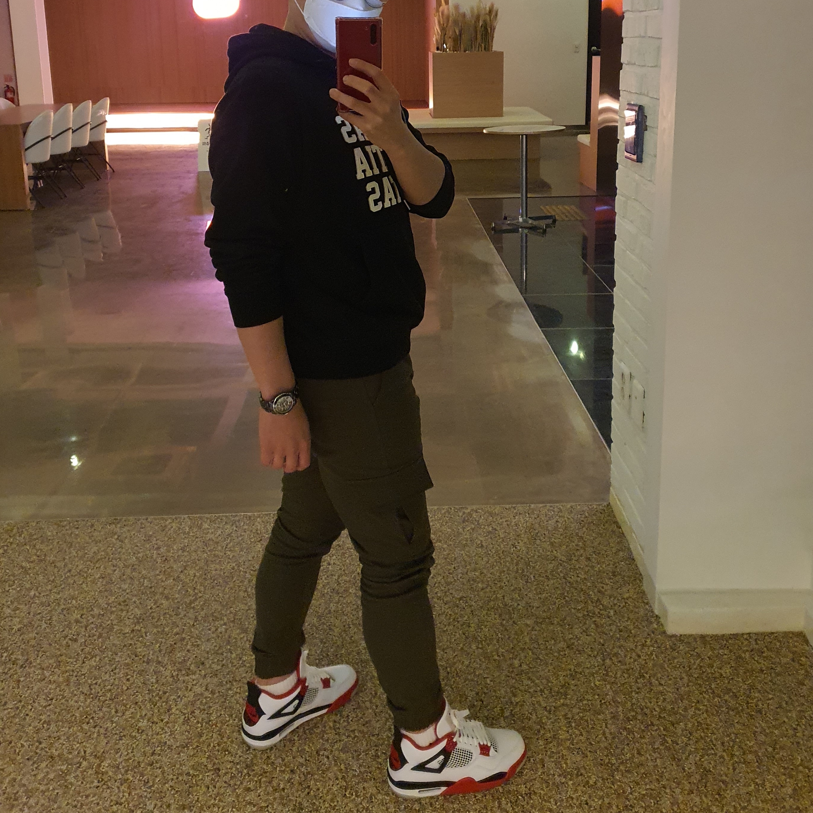 Jordan 4 Retro OG Fire Red 2020 착용 스타일 - 3