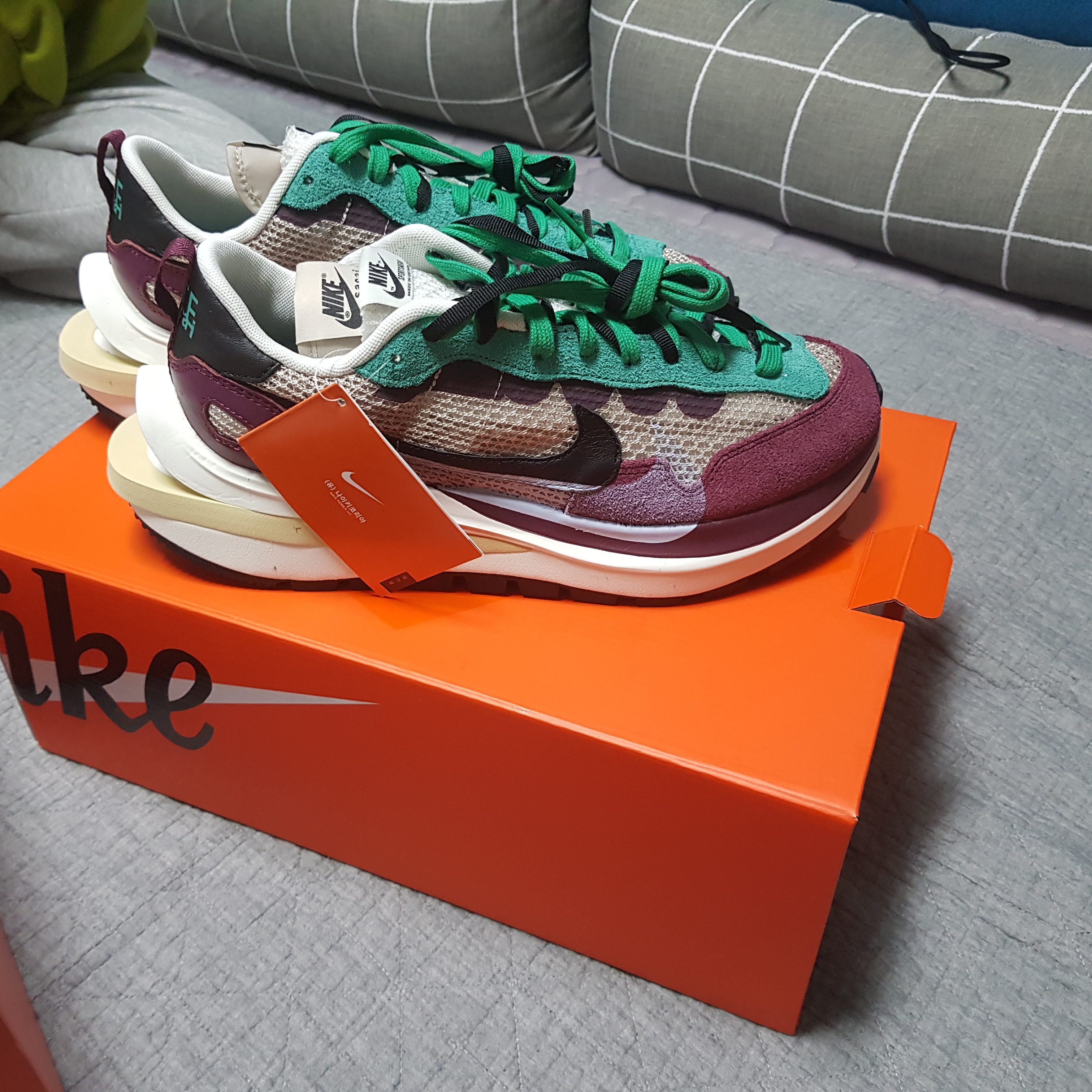 Nike x Sacai VaporWaffle String & Black Villain Red 착용 스타일 - 2