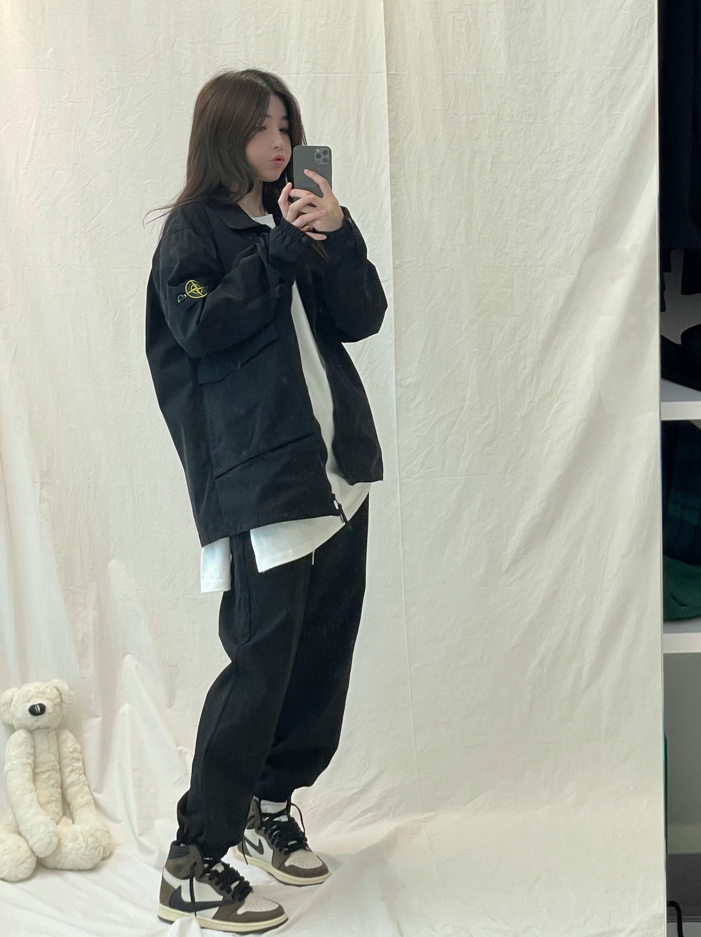 Jordan 1 x Travis Scott Retro High OG SP Mocha 착용 스타일 - 1