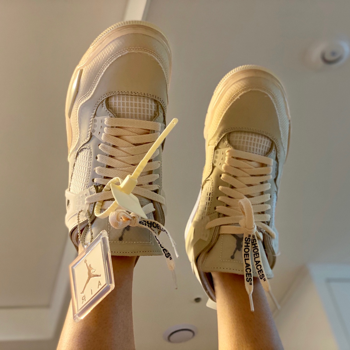 (W) Jordan 4 x Off-White Retro SP Sail 착용 스타일