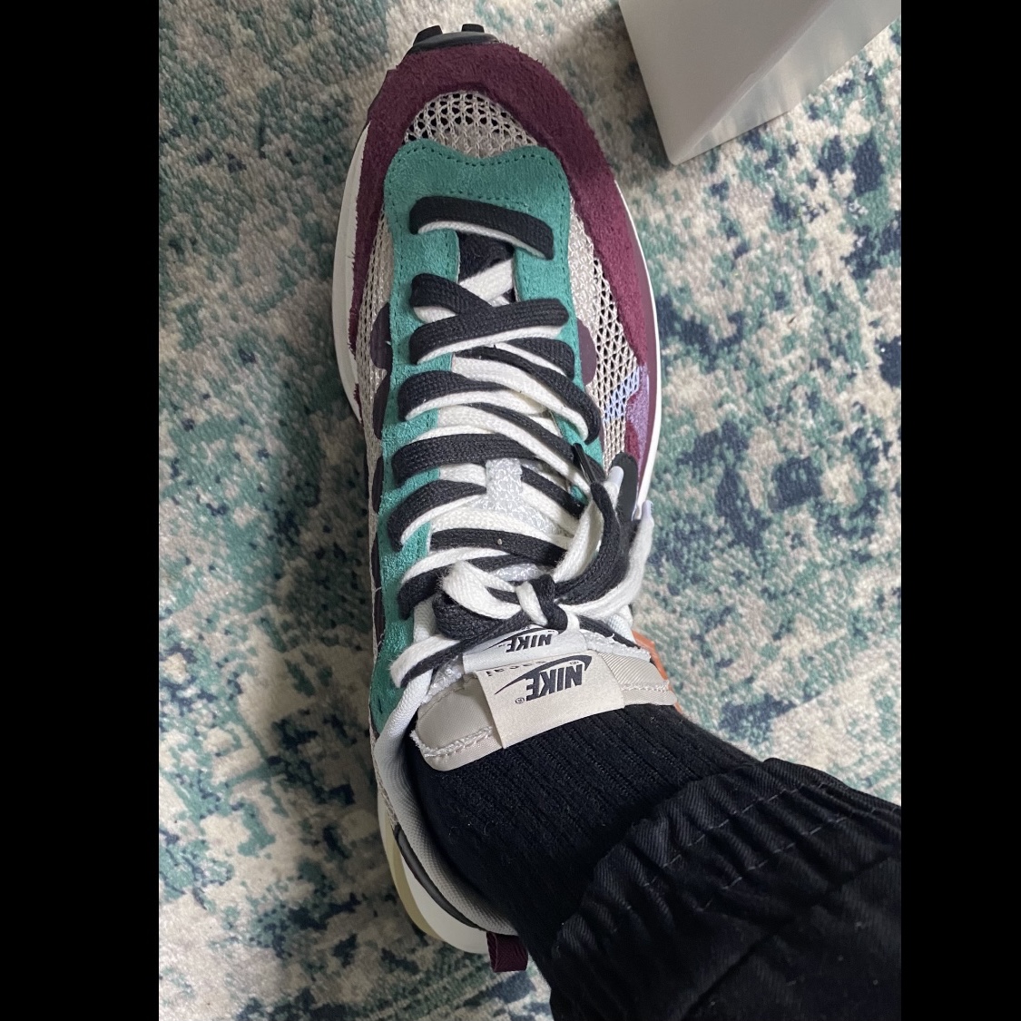 Nike x Sacai VaporWaffle String & Black Villain Red 착용 스타일 - 2