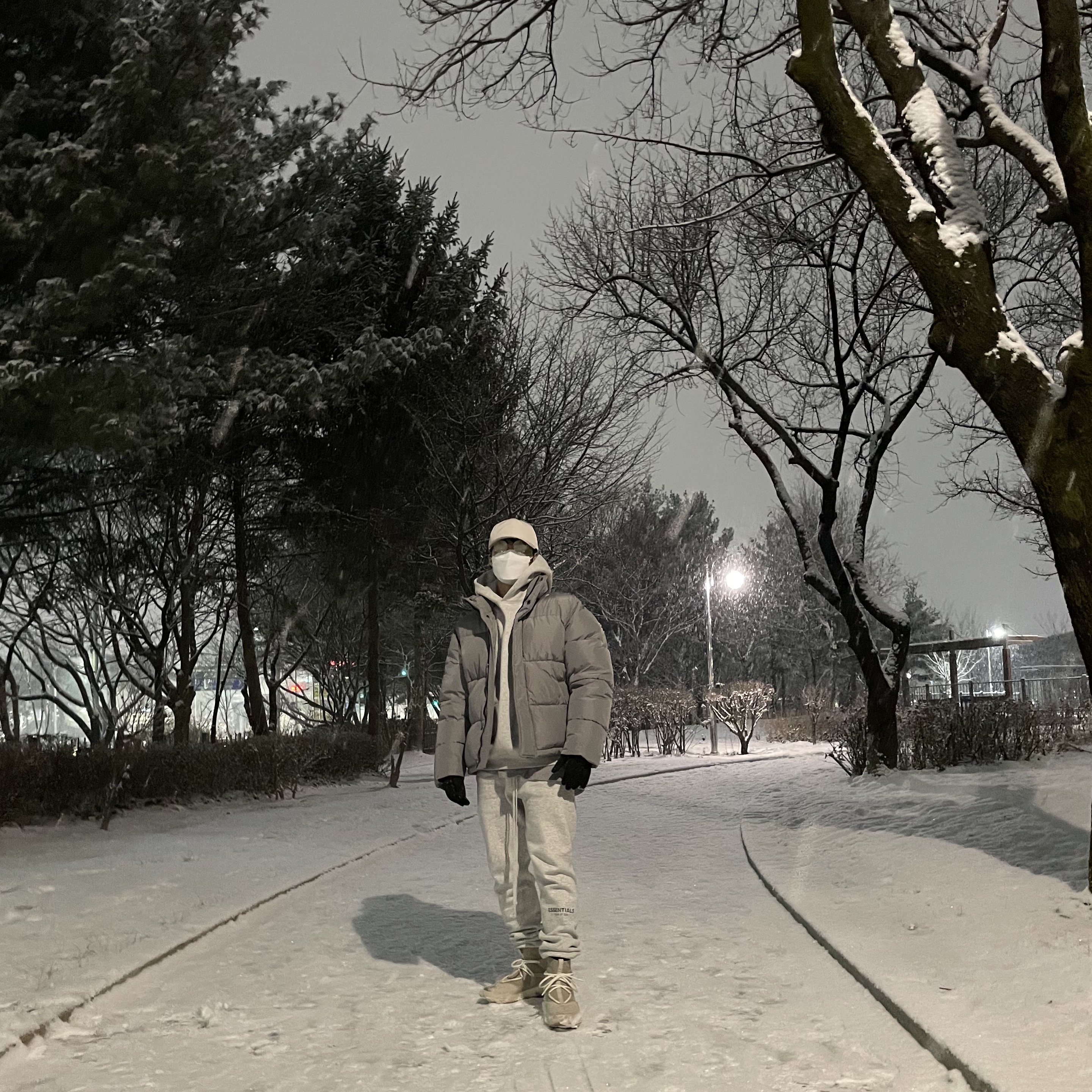 Nike x Fear of God Air Fear of God 1 Oatmeal, Essentials Sweatpants Heather Grey - 20FW 착용 스타일 - 1