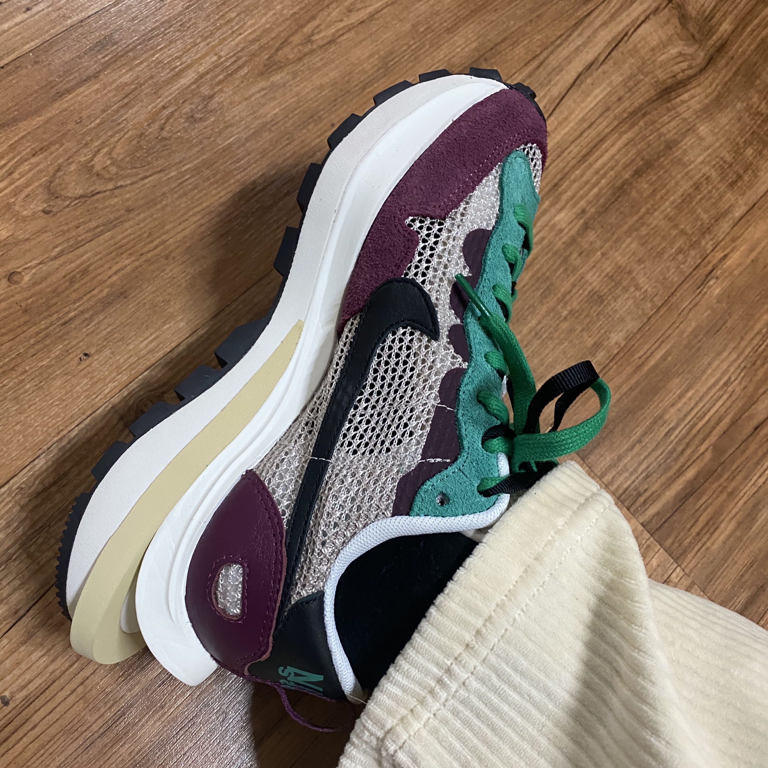Nike x Sacai VaporWaffle String & Black Villain Red 착용 스타일