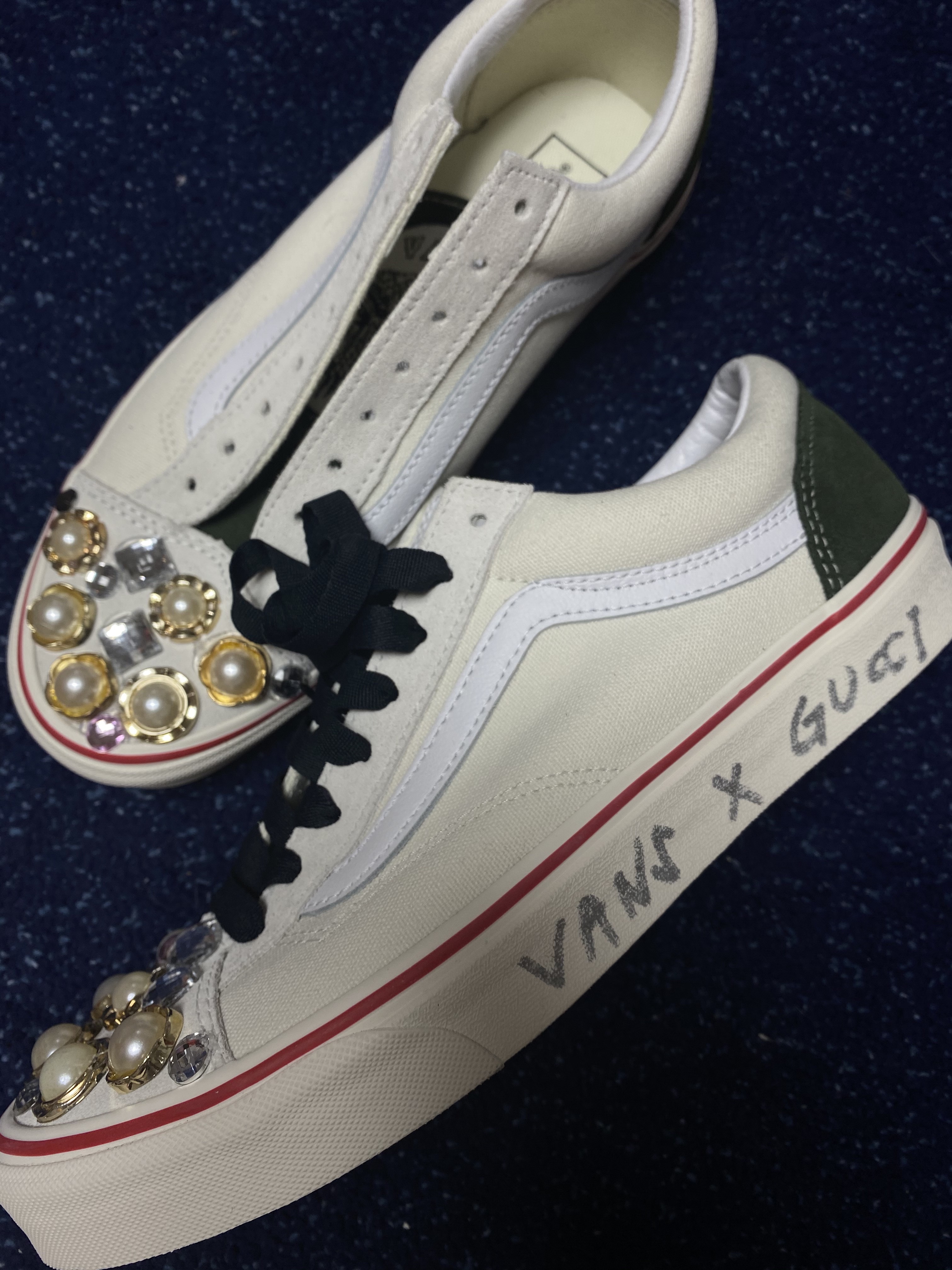 Vans Vault OG Old Skool LX Black, Gucci Ace Leather Sneakers White 착용 스타일 - 4