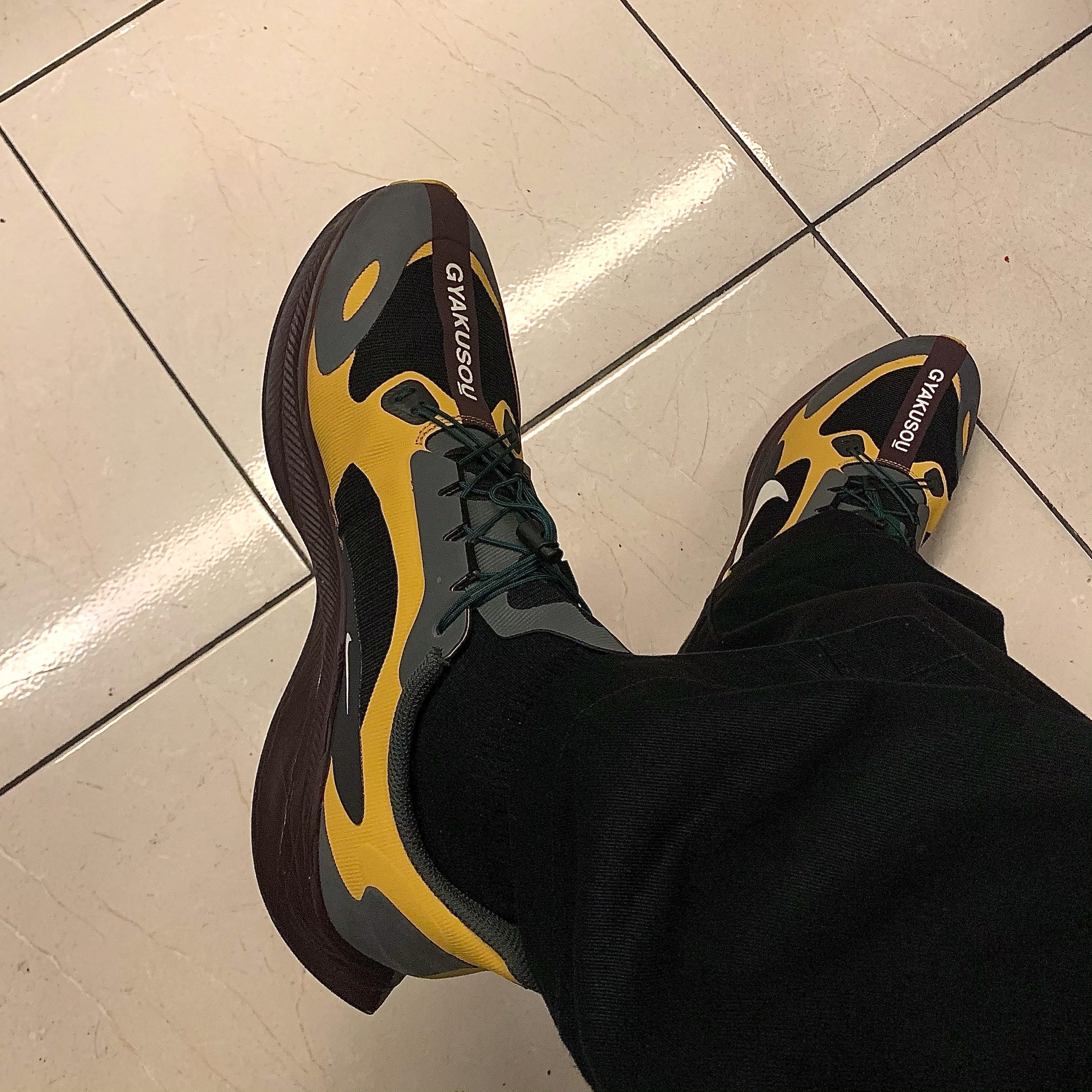 Nike x Undercover Gyakusou Zoom Pegasus 35 Turbo Gold Dart 착용 스타일