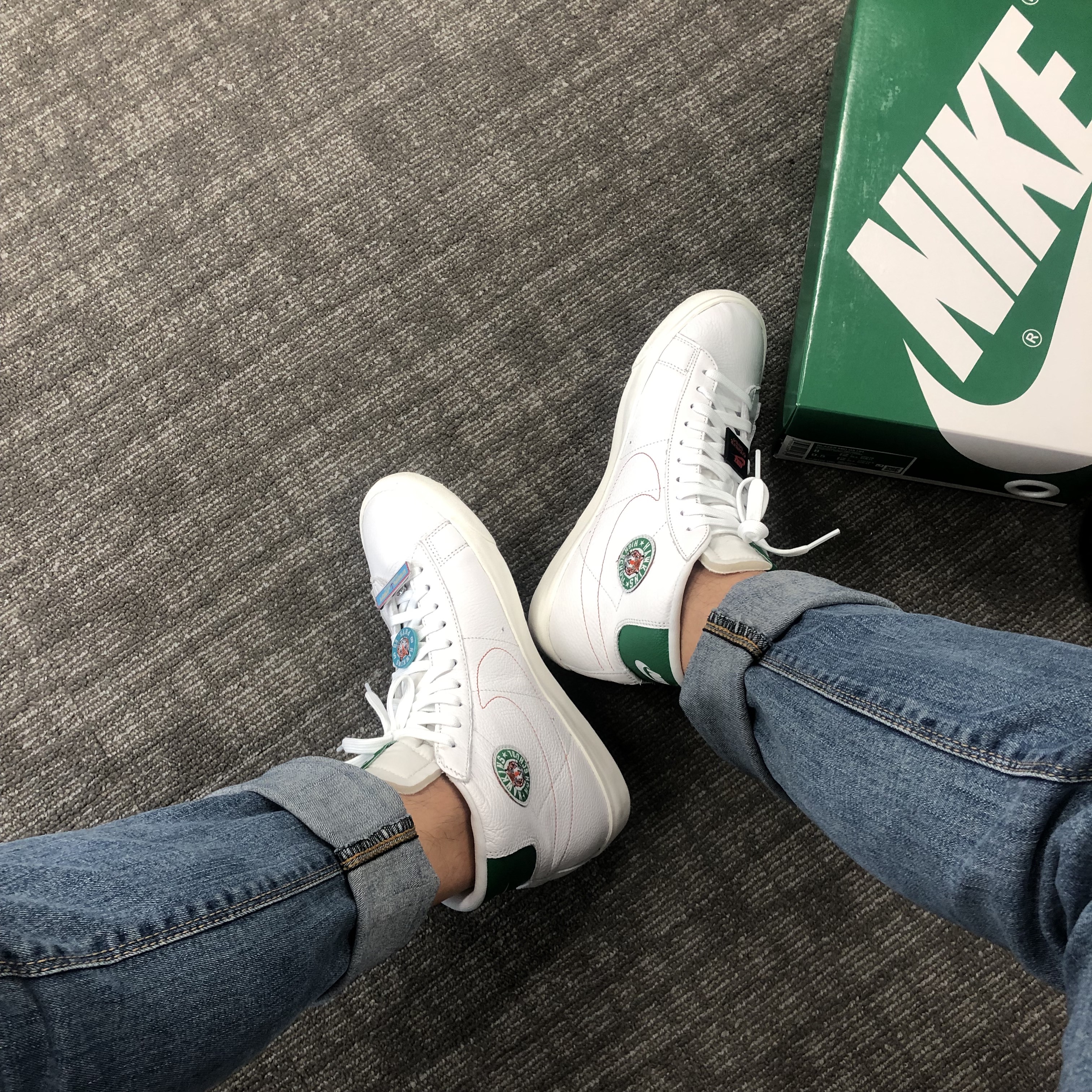 Nike x Stranger Things Blazer Mid Hawkins High School 착용 스타일 - 1