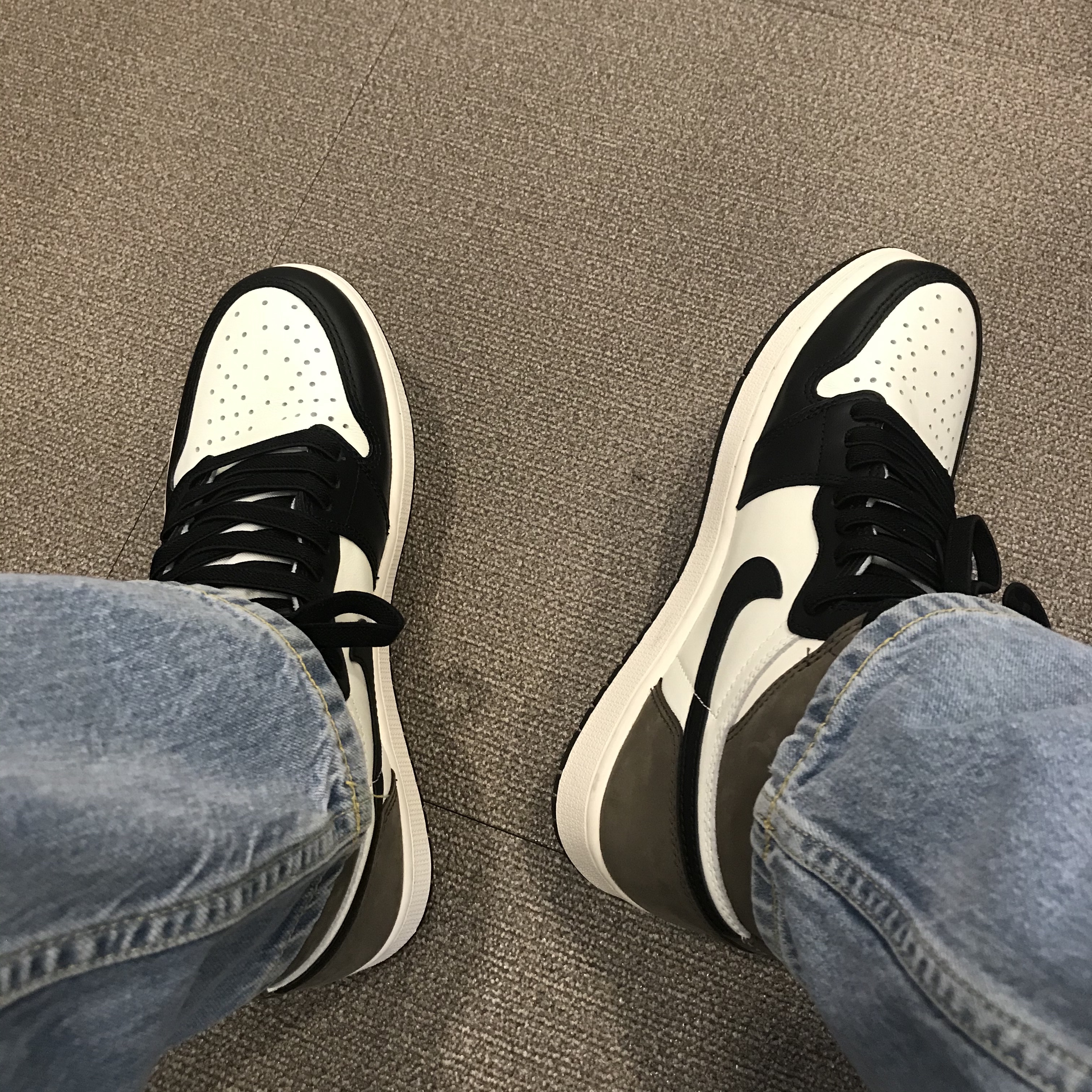Jordan 1 Retro High OG Black Mocha 착용 스타일