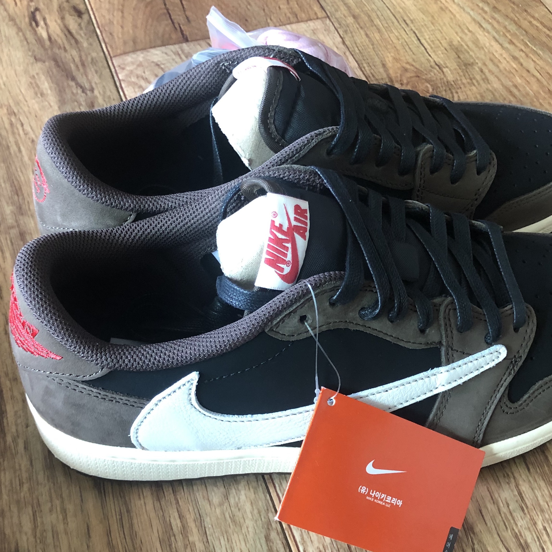 Jordan 1 x Travis Scott Retro Low OG SP Mocha 착용 스타일 - 4