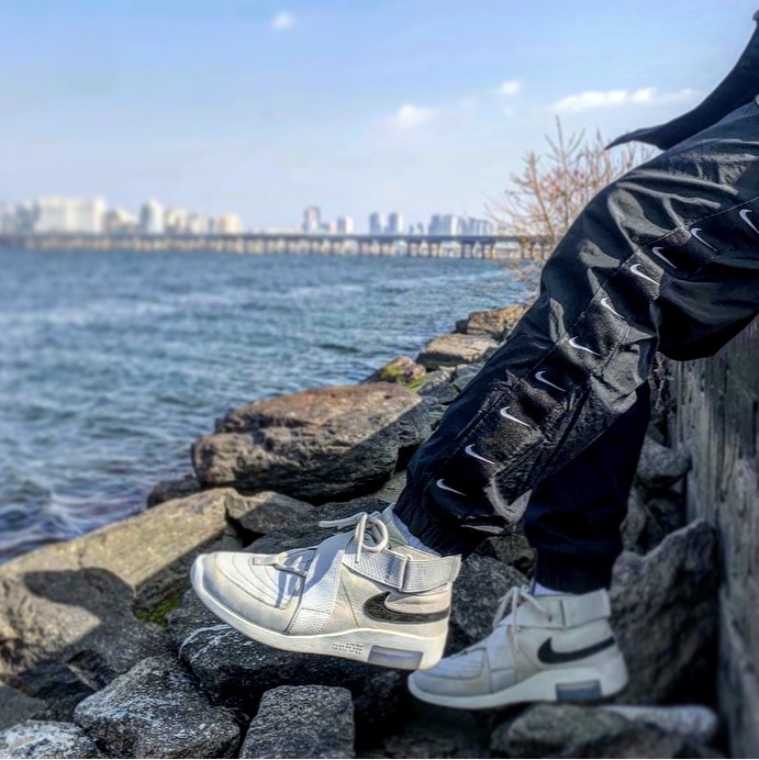 Nike x Fear of God Air Fear of God Raid Light Bone 착용 스타일