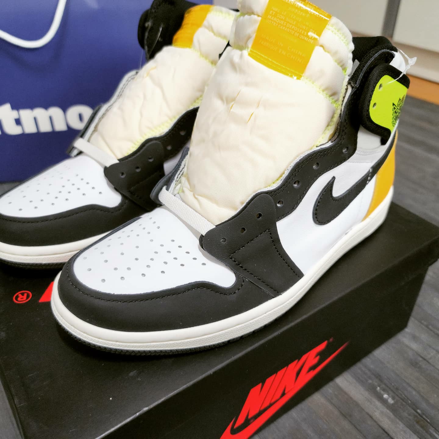 Jordan 1 Retro High OG Volt Gold 착용 스타일 - 3